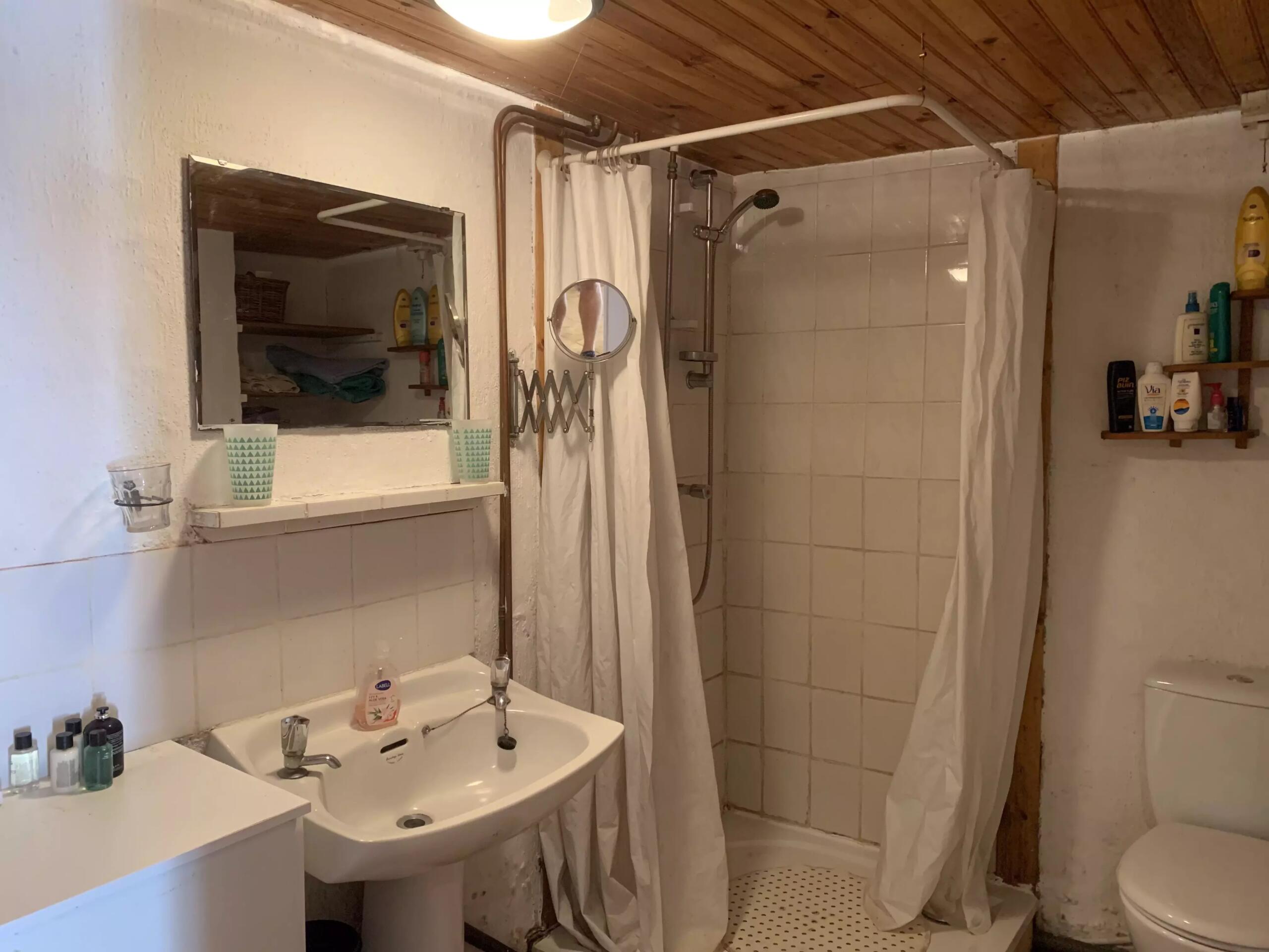 Character Property to Renovate in Peaceful Hamlet Setting, Aquitaine – France – BVI80995