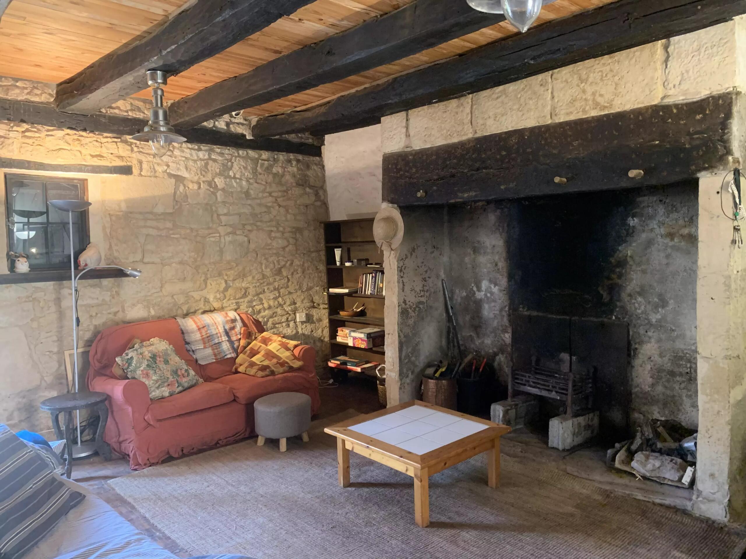 Character Property to Renovate in Peaceful Hamlet Setting, Aquitaine – France – BVI80995