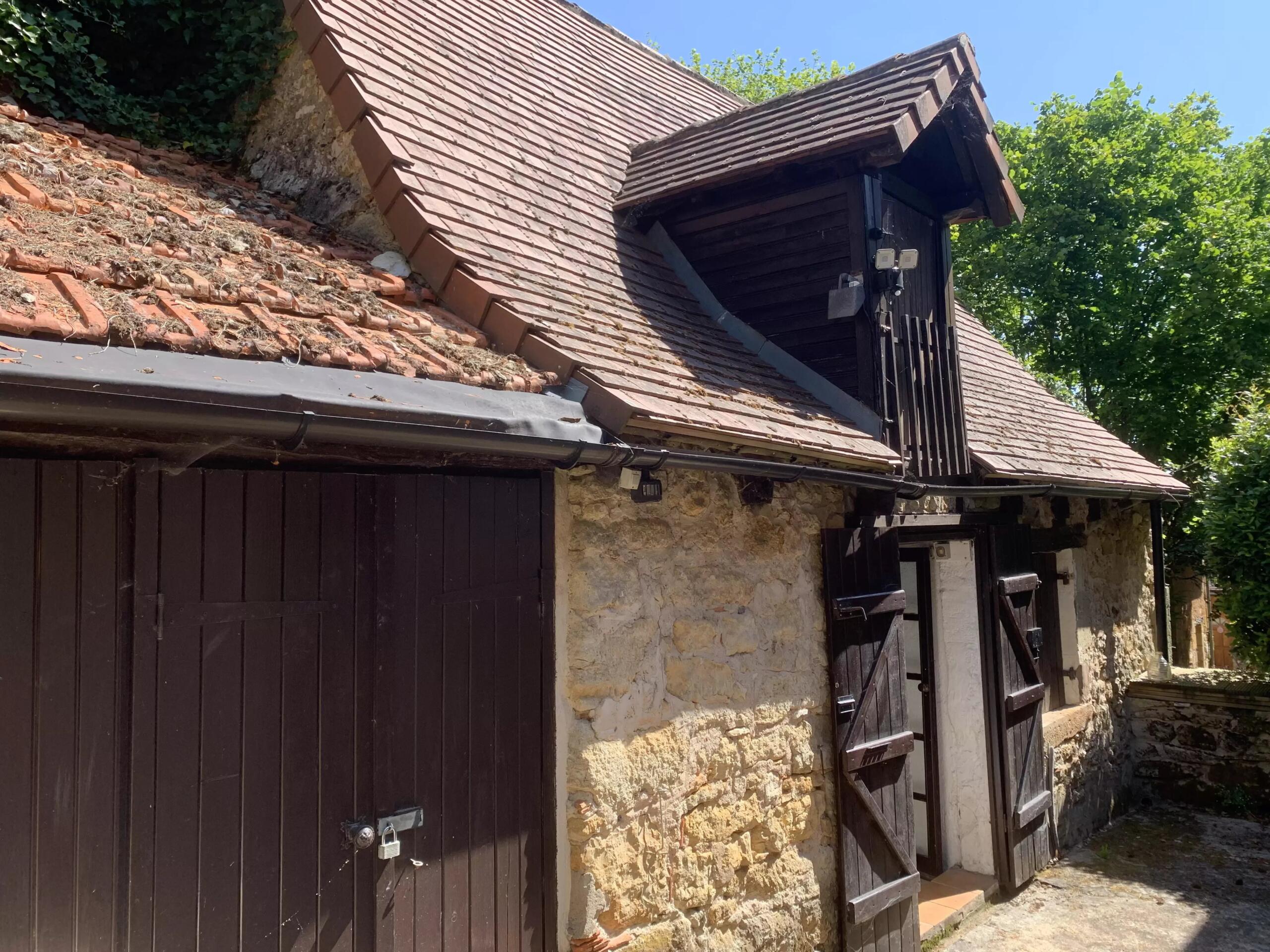 Character Property to Renovate in Peaceful Hamlet Setting, Aquitaine – France – BVI80995