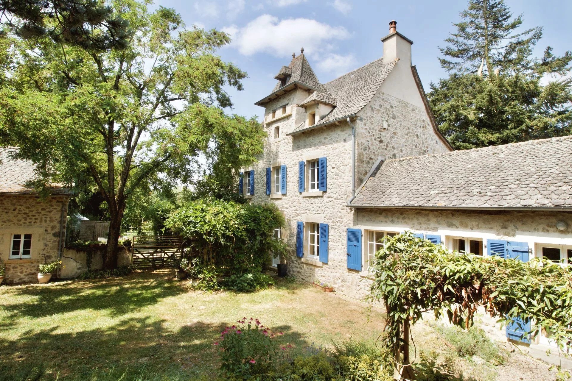 Secret Doors and  Storybook Gardens: Your Dream Home Awaits, Midi-Pyrénées – France – BVI80066