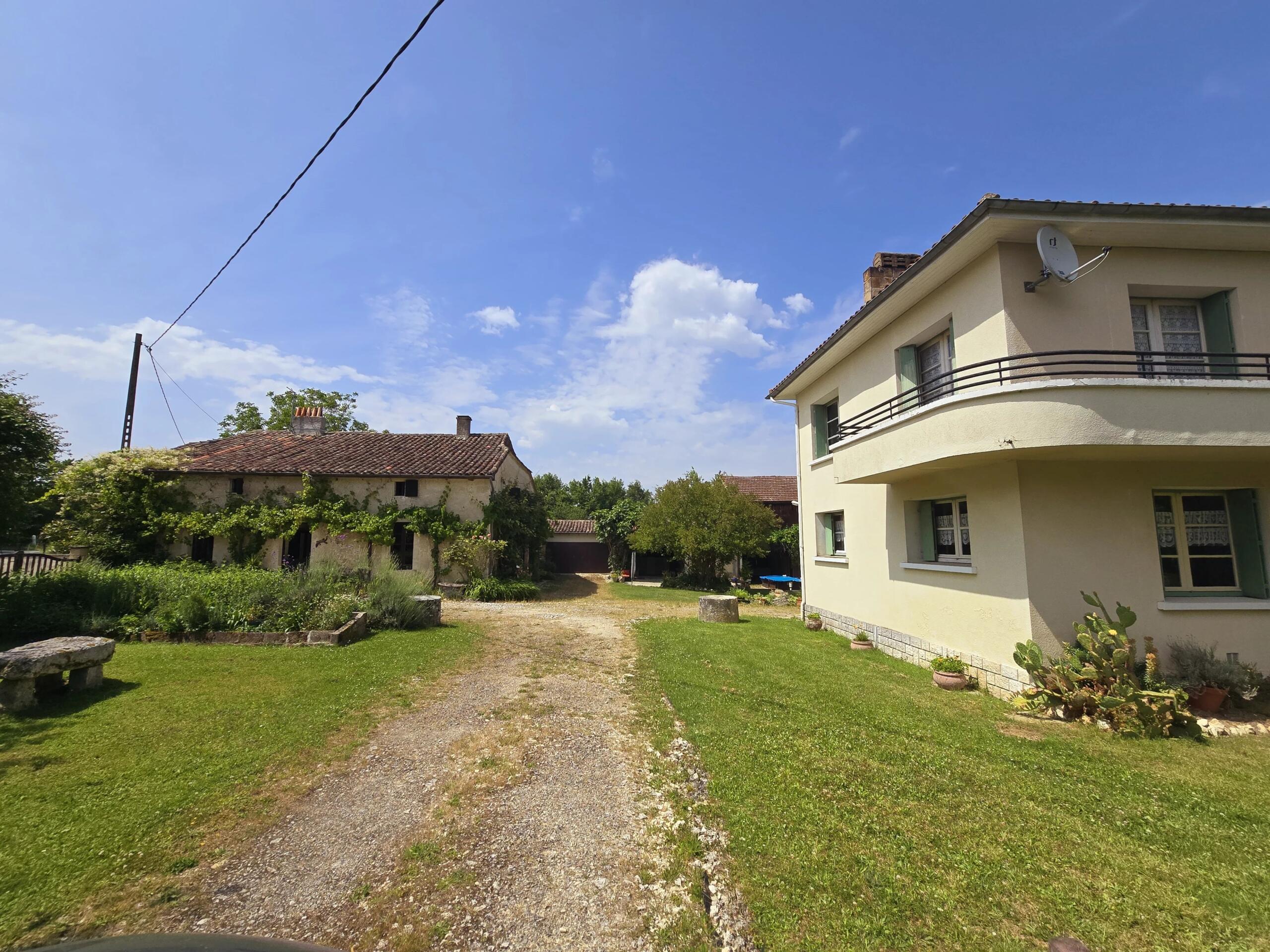 2 houses and outbuildings on 1.7 hectares near Eymet, Aquitaine – France – BVI81431