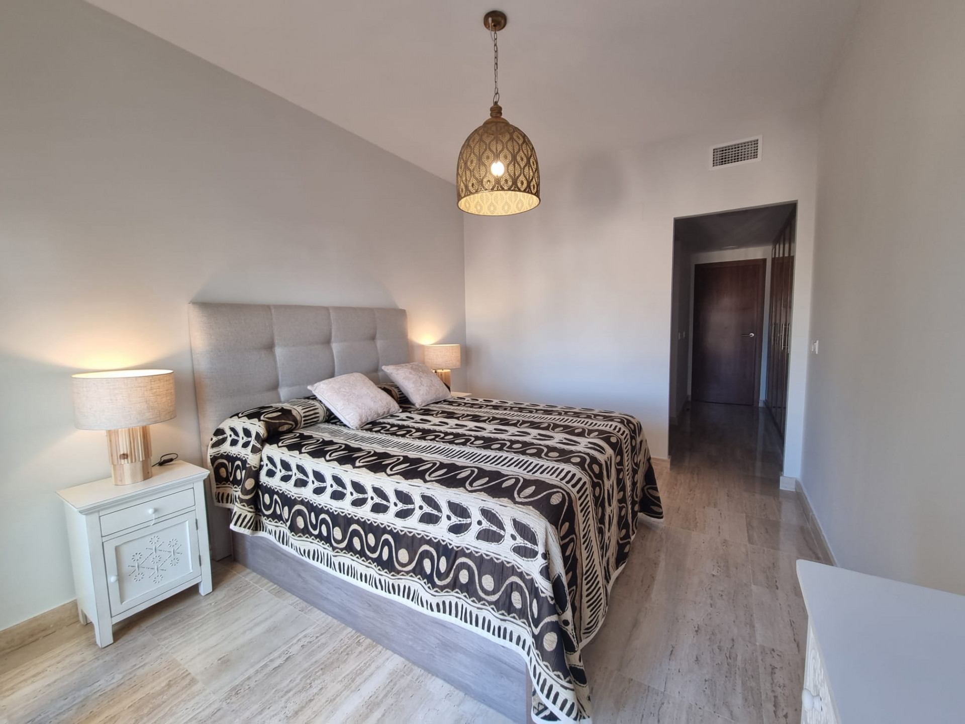 2 bedroom Penthouse in Estepona, Malaga, Spain – 428-04706E