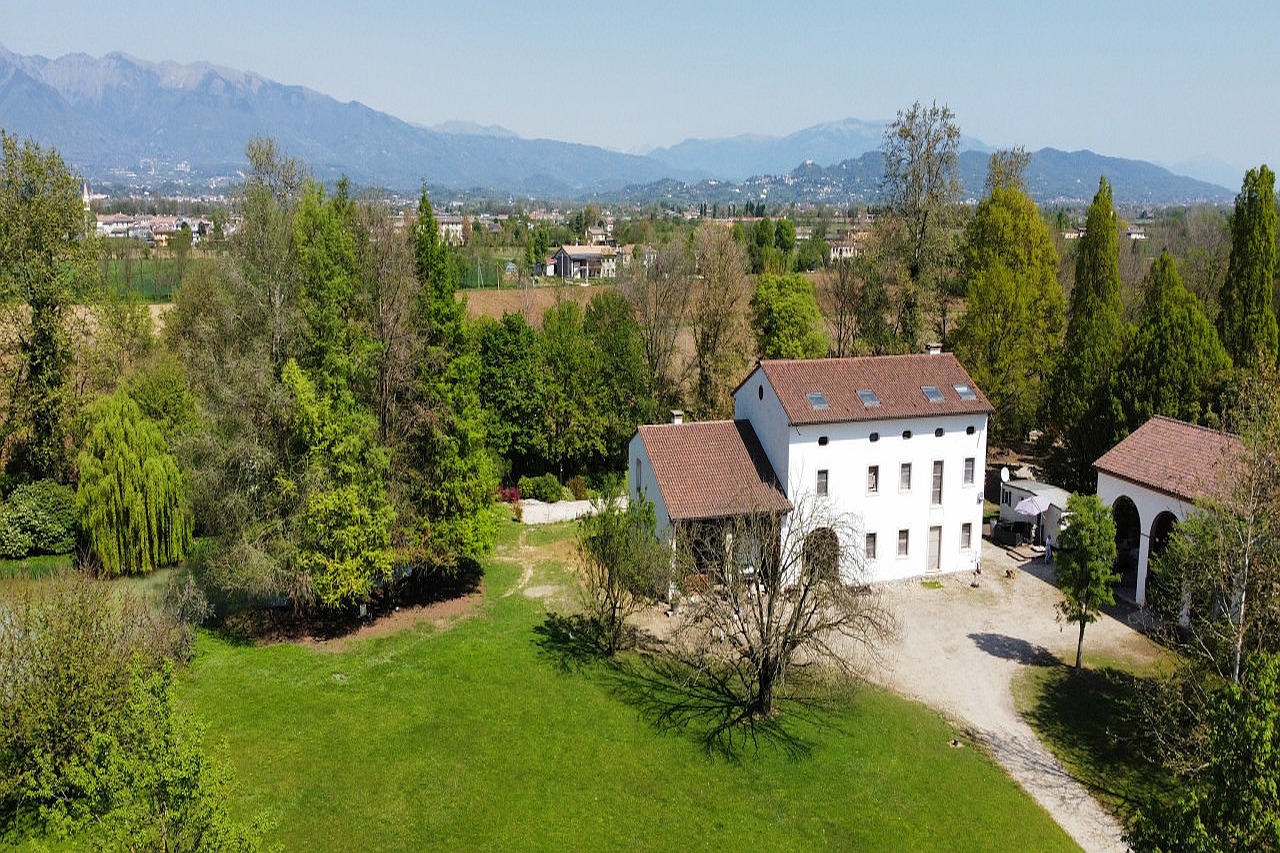 Riese Pio X, the big white house with a green theater and the lake – V003215