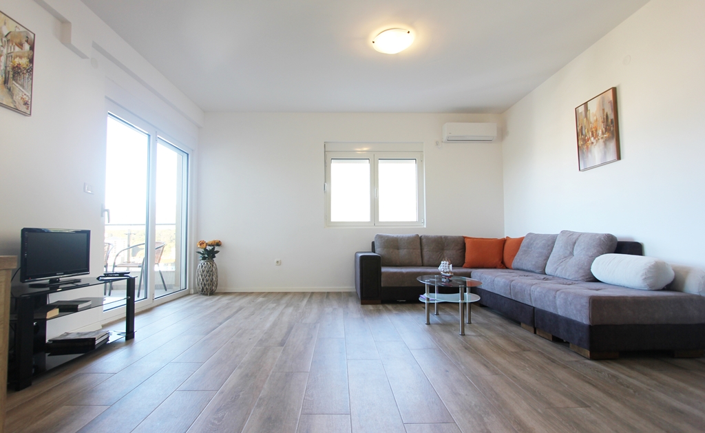 1 bedroom Apartment in Rafailovici, Montenegro – CMM8816