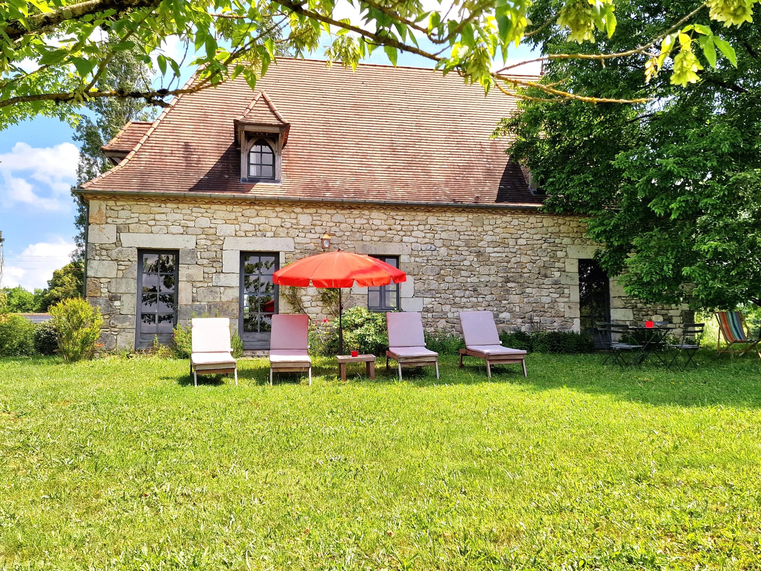 Charming stone cottage with magnificent views, Aquitaine – France – BVI70283
