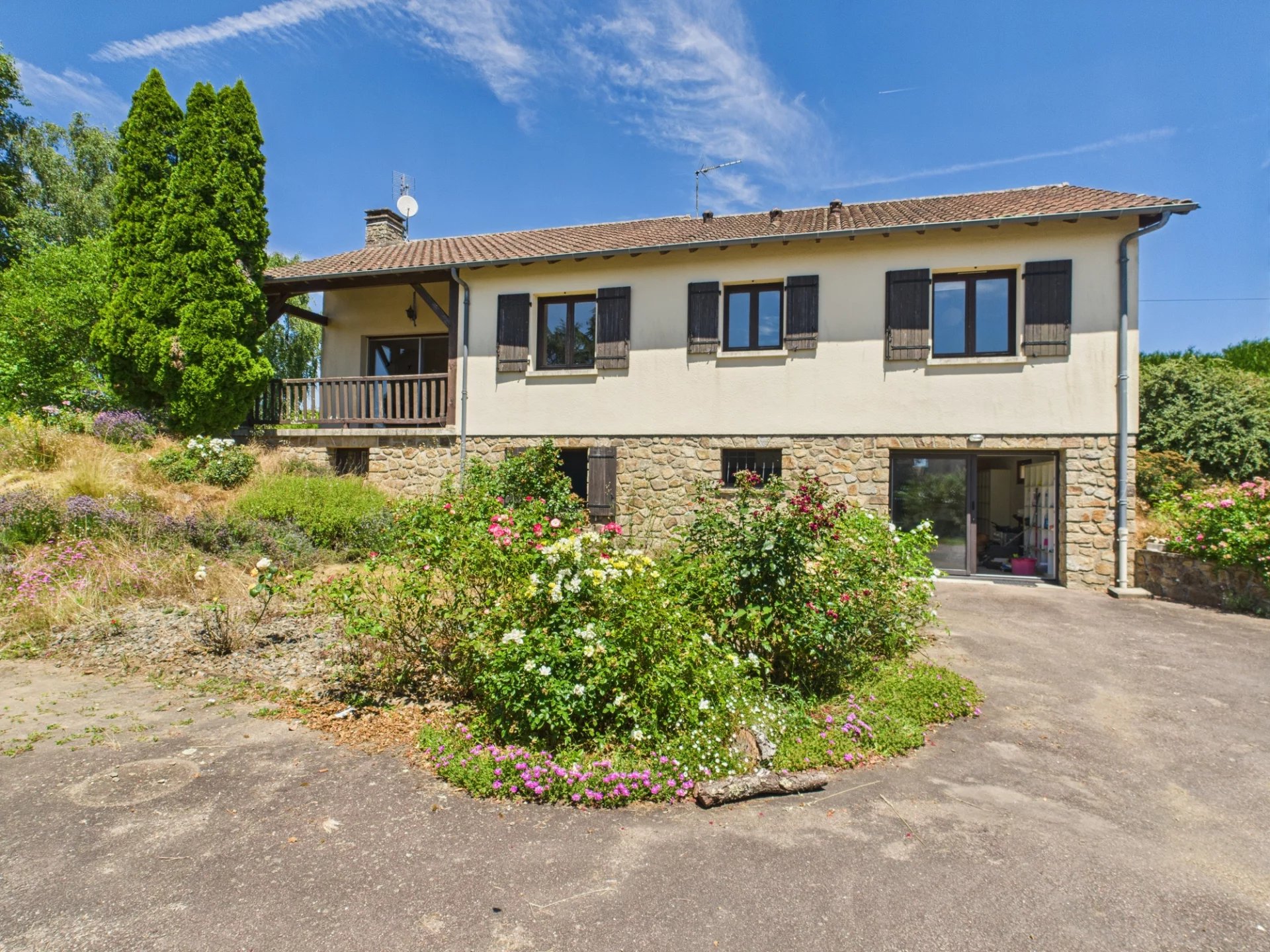 Spacious Family Home – Edge of Village, Aquitaine – France – BVI81712