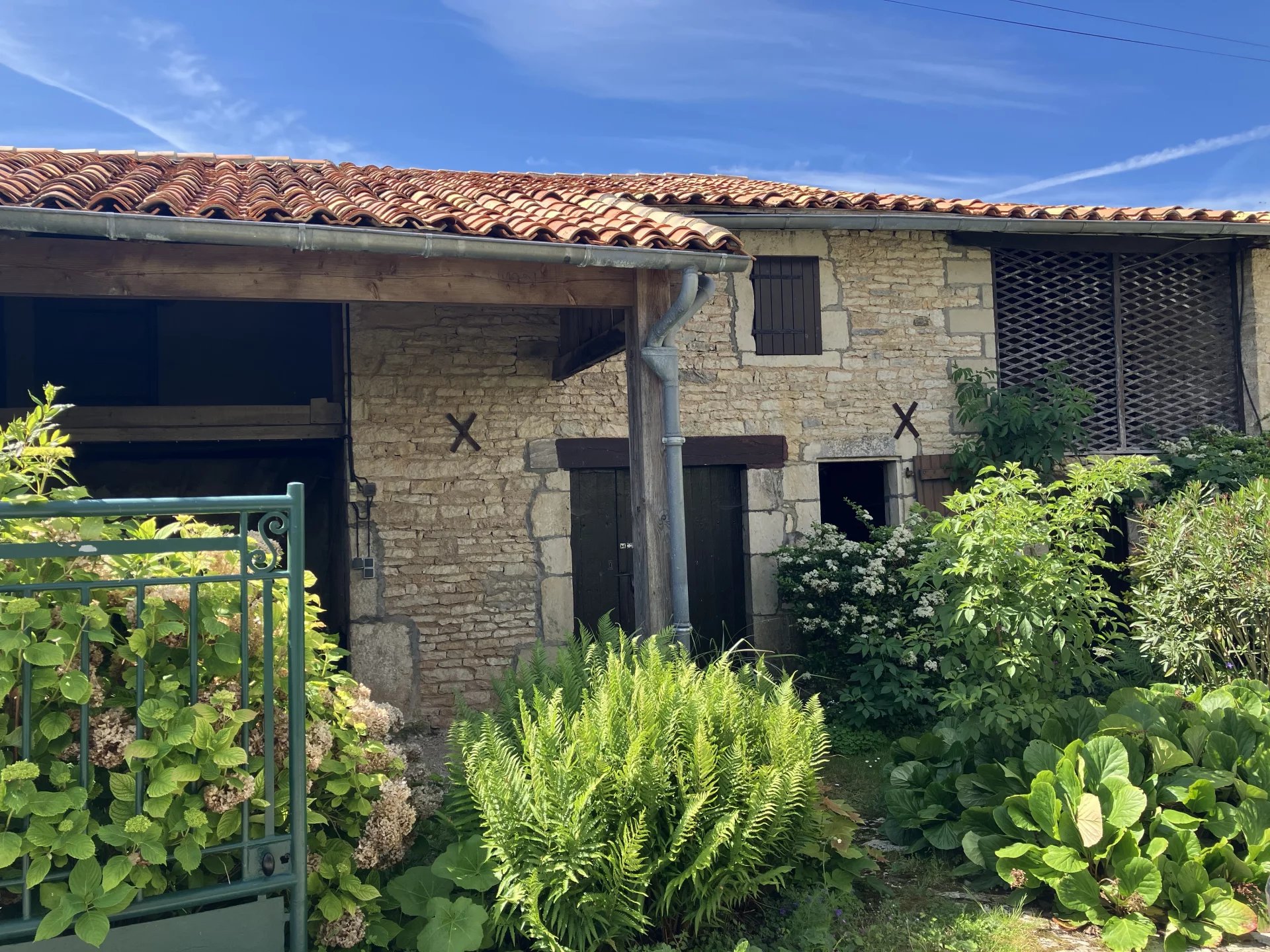 Renovated country house in quiet setting, Aquitaine – France – BVI81987