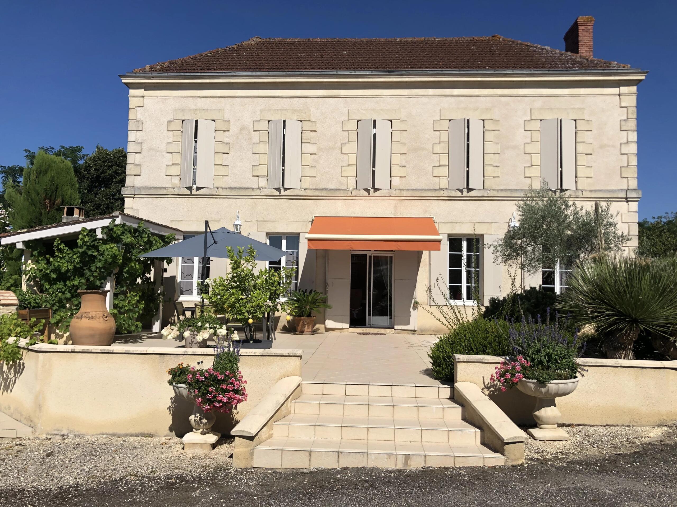 1 hour from Bordeaux – Character property with swimming pool, outbuildings, petanque area, Aquitaine – France – BVI78172