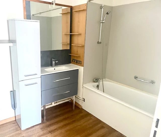 Bright apartment in Aix-en-Provence, 69 m², 3 rooms, Provence-Alpes-Côte d’Azur – France – BVI81509