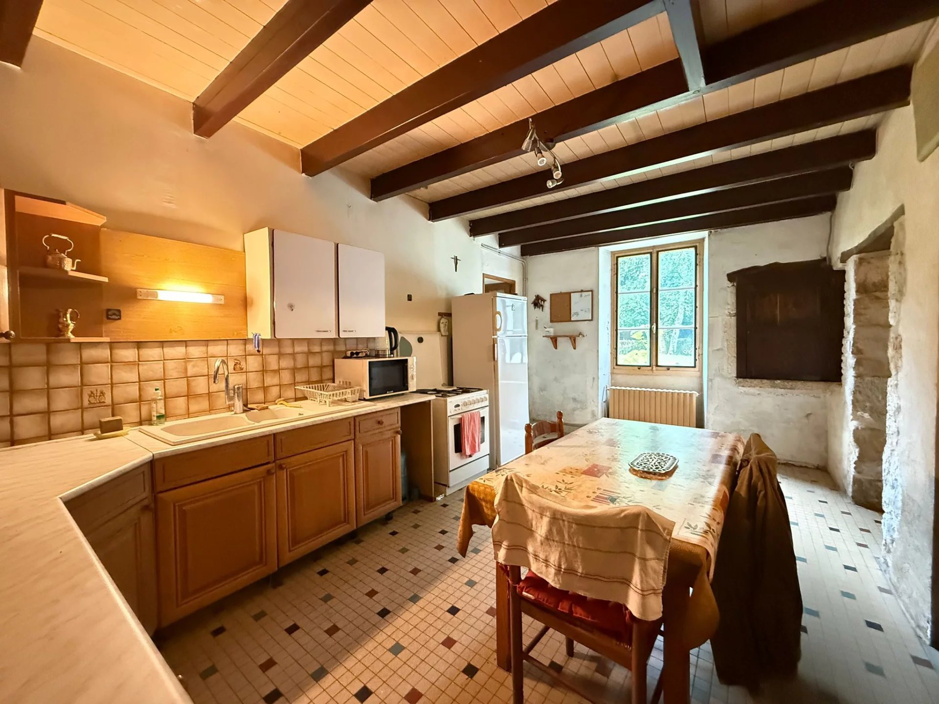 Beautiful 4-Bedroom Stone Property in a Tranquil Neighbourhood, Poitou-Charentes – France – BVI81013