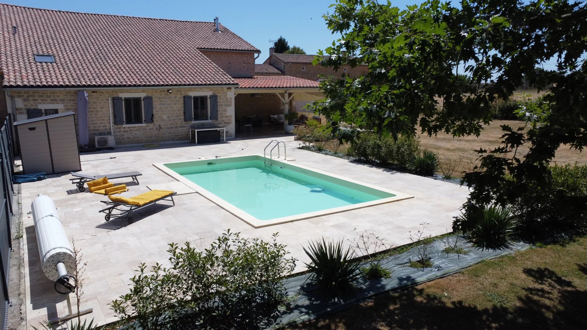 Lovely property, tastefully renovated, in a quiet place, Poitou-Charentes – France – BVI79951