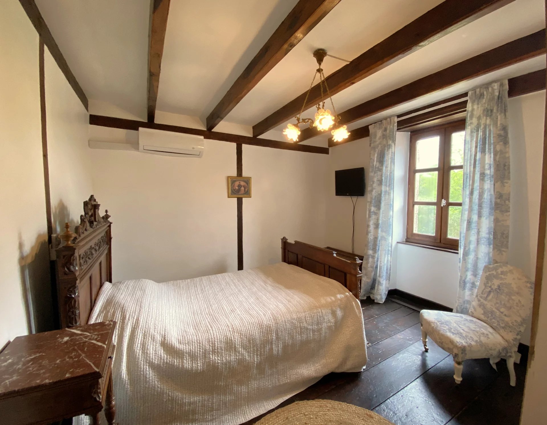 Beautiful stone built property, with 4 double bedrooms and over 4 acres of attached land, Poitou-Charentes – France – BVI75642