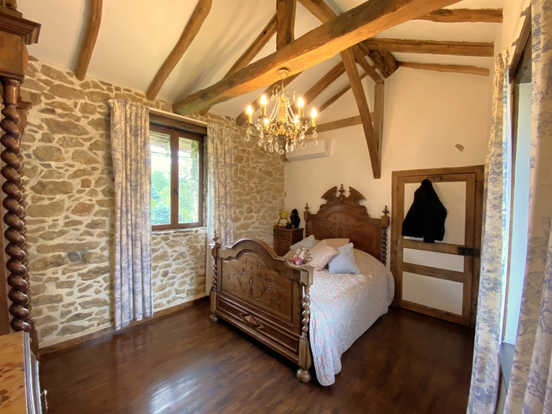 Beautiful stone built property, with 4 double bedrooms and over 4 acres of attached land, Poitou-Charentes – France – BVI75642