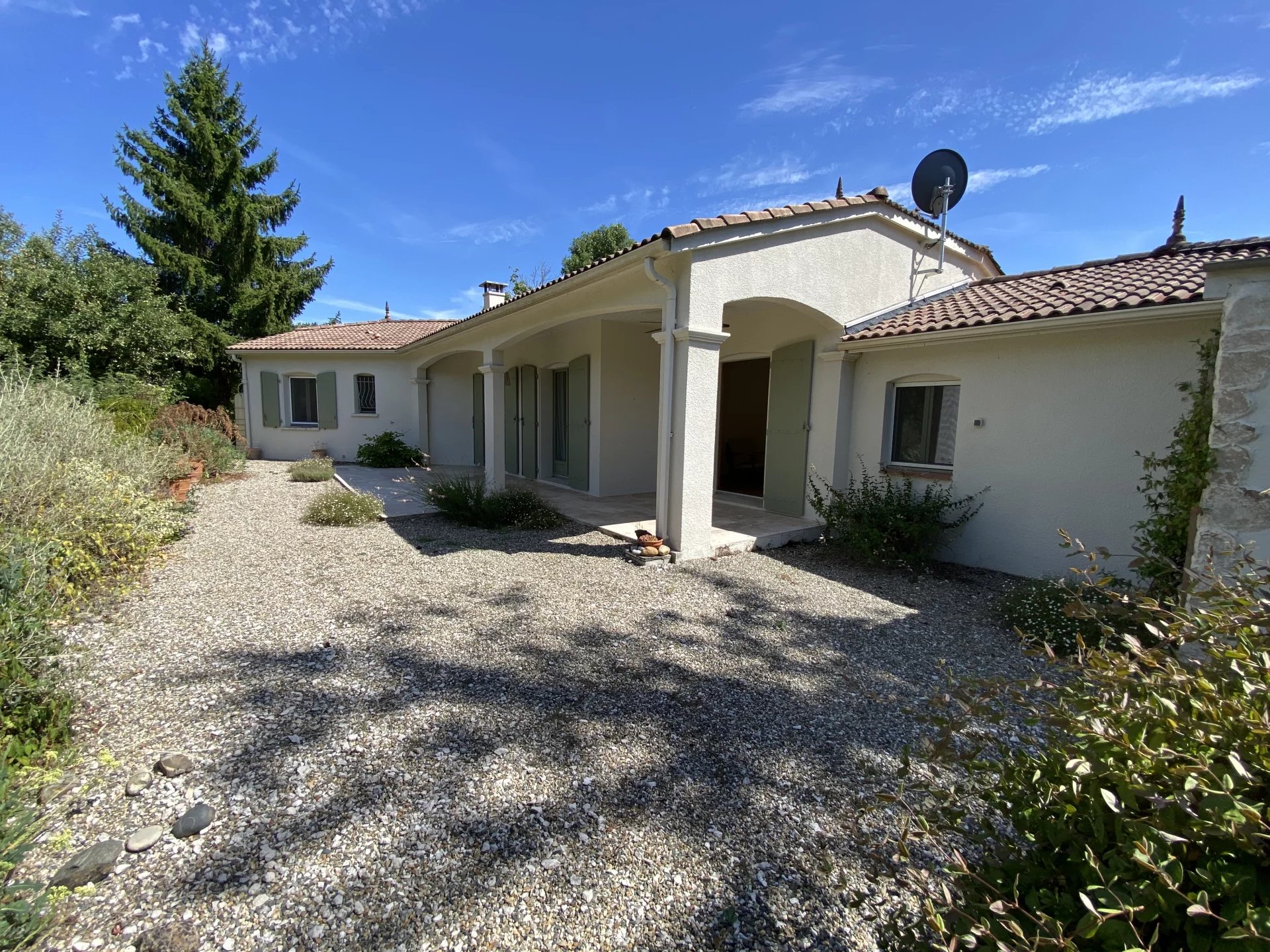 Contemporary Home with Heated Pool, Landscaped Garden & Complete Privacy – Near Tournon-d’Agenais, Aquitaine – France – BVI77334