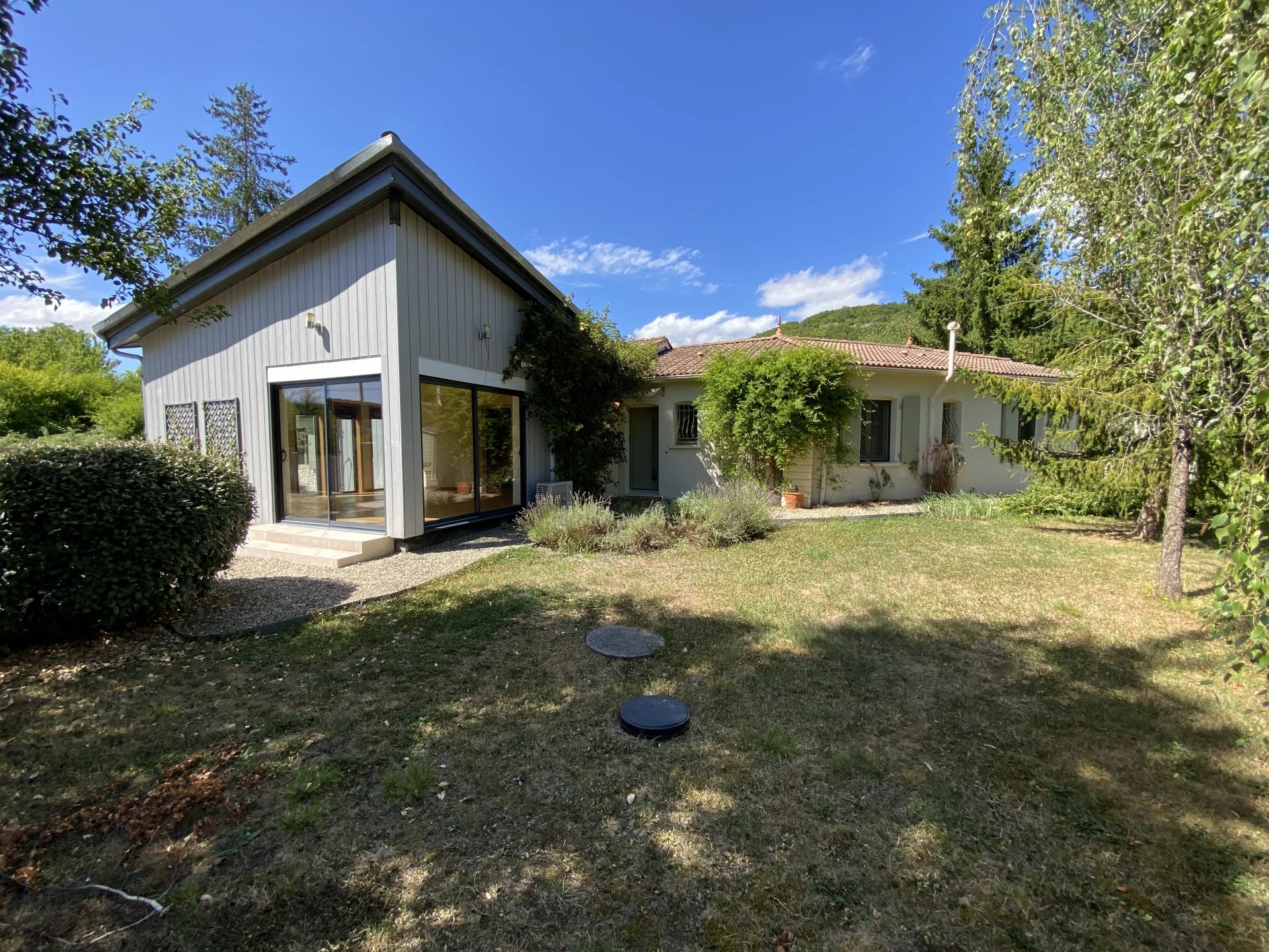 Contemporary Home with Heated Pool, Landscaped Garden & Complete Privacy – Near Tournon-d’Agenais, Aquitaine – France – BVI77334