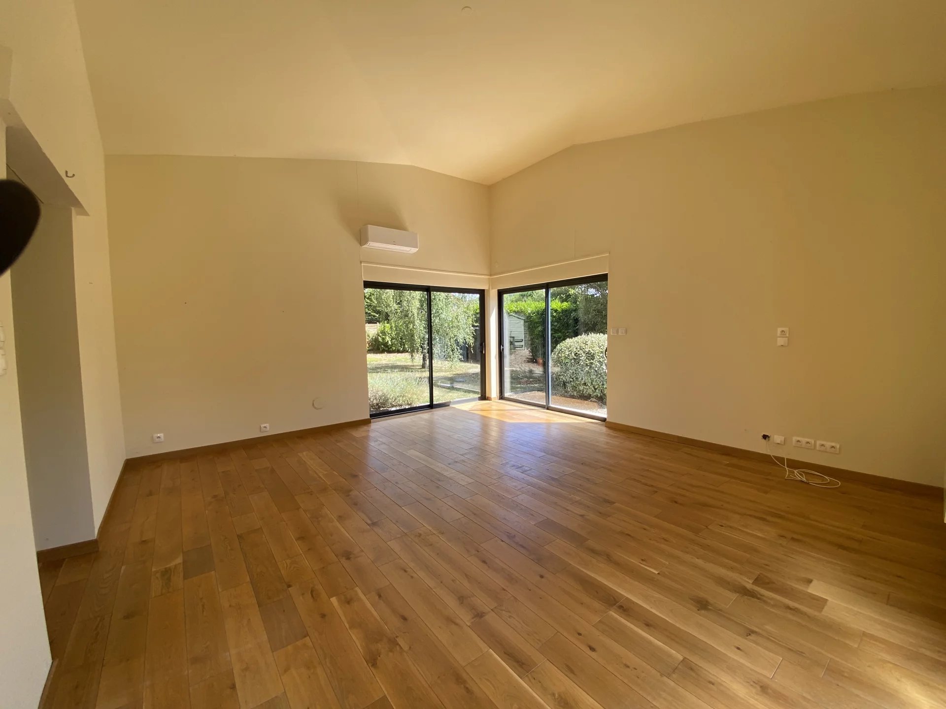 Contemporary Home with Heated Pool, Landscaped Garden & Complete Privacy – Near Tournon-d’Agenais, Aquitaine – France – BVI77334