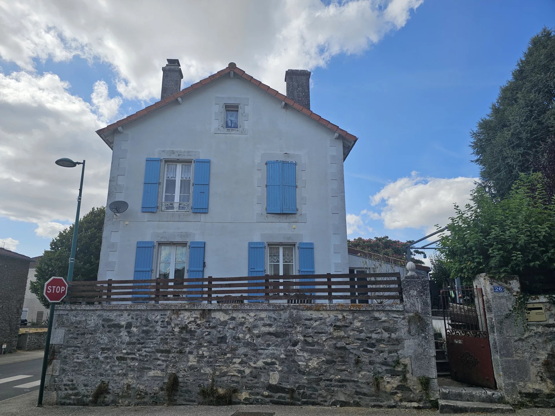 Charming 3-Bedroom Townhouse – Ready to Enjoy!, Poitou-Charentes – France – BVI81832