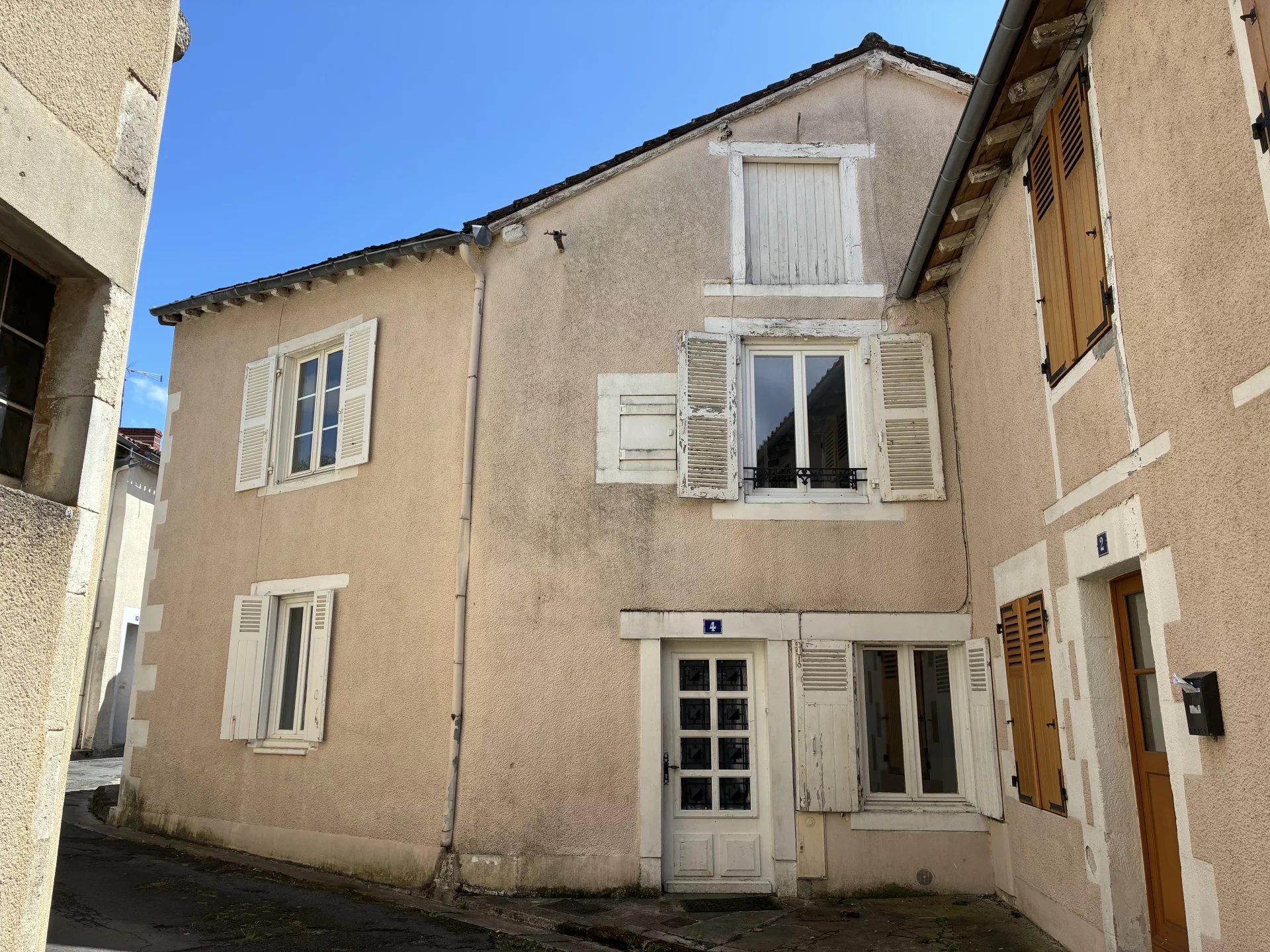 Montmorillon townhouse, ideal investment property, Poitou-Charentes – France – BVI81608