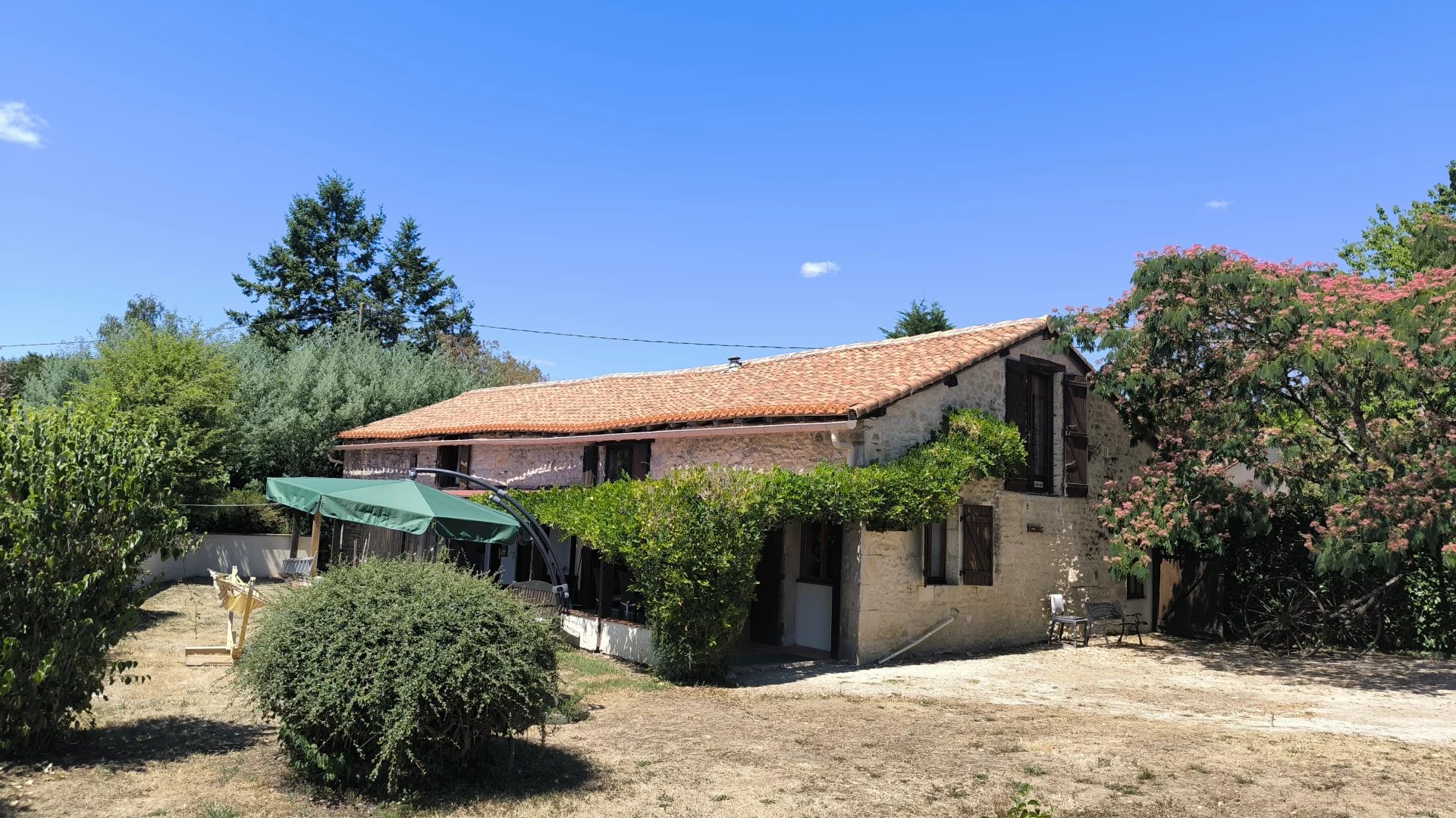 Beautiful Character 3 bedroom Property with Guest Annex and Stunning Countryside Views, Poitou-Charentes – France – BVI81998