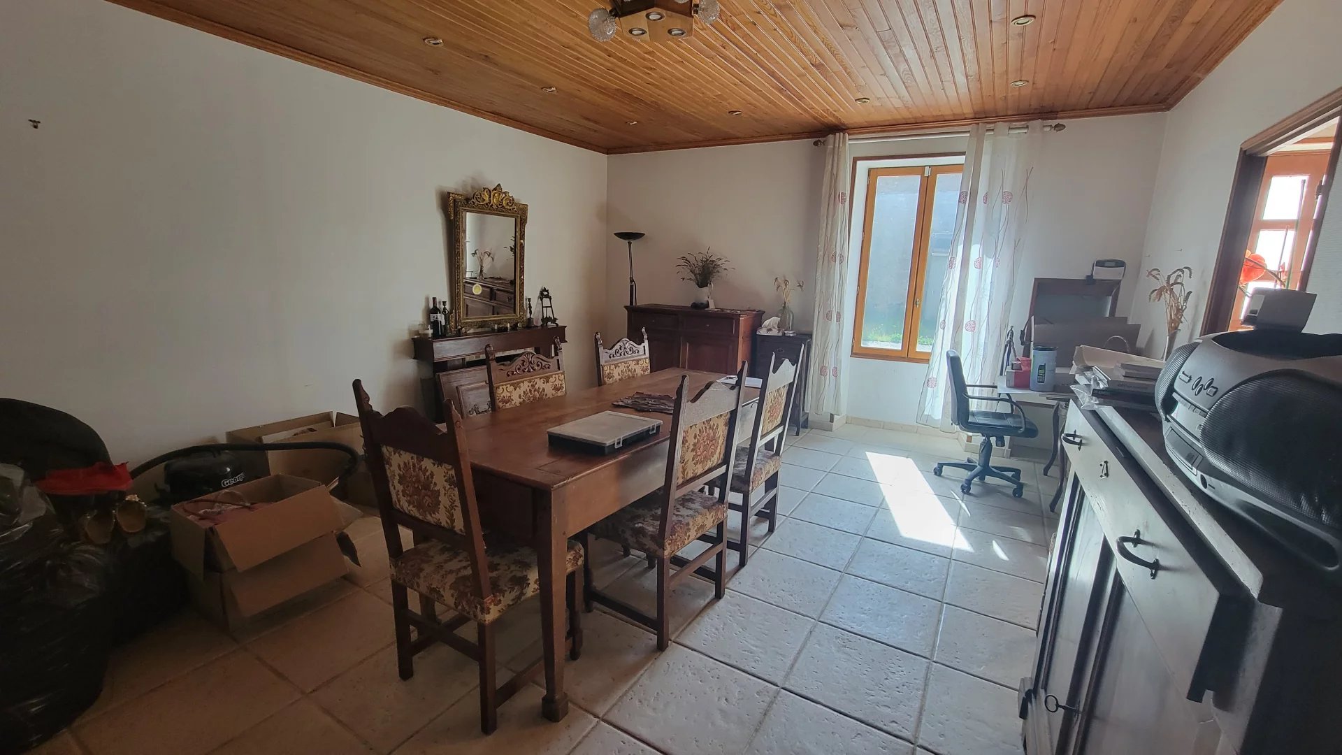 Property offering two houses and outbuildings, set in 1270 m² of land, Poitou-Charentes – France – BVI81872