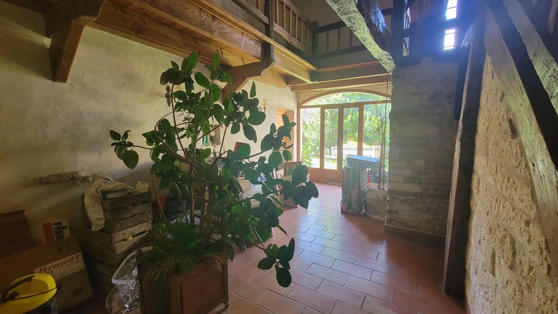 Property offering two houses and outbuildings, set in 1270 m² of land, Poitou-Charentes – France – BVI81872