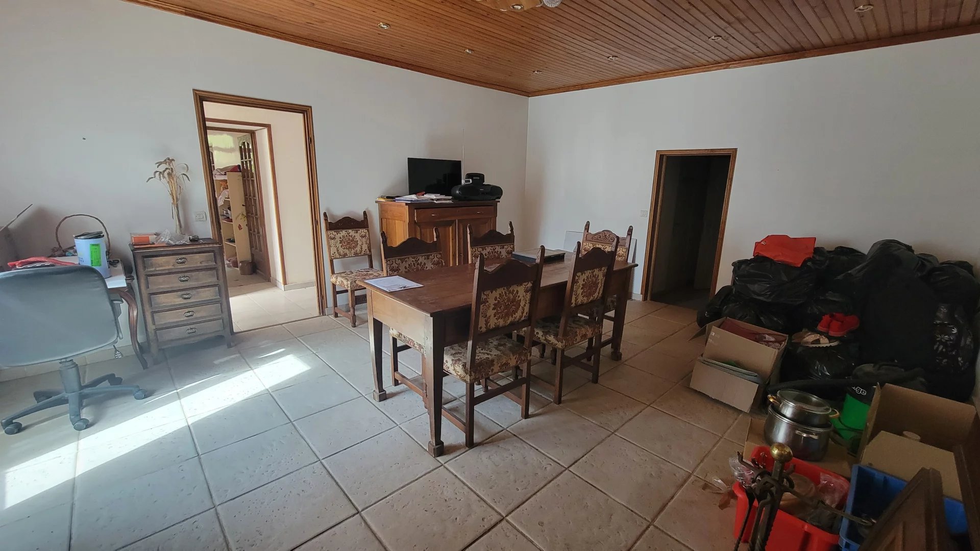 Property offering two houses and outbuildings, set in 1270 m² of land, Poitou-Charentes – France – BVI81872