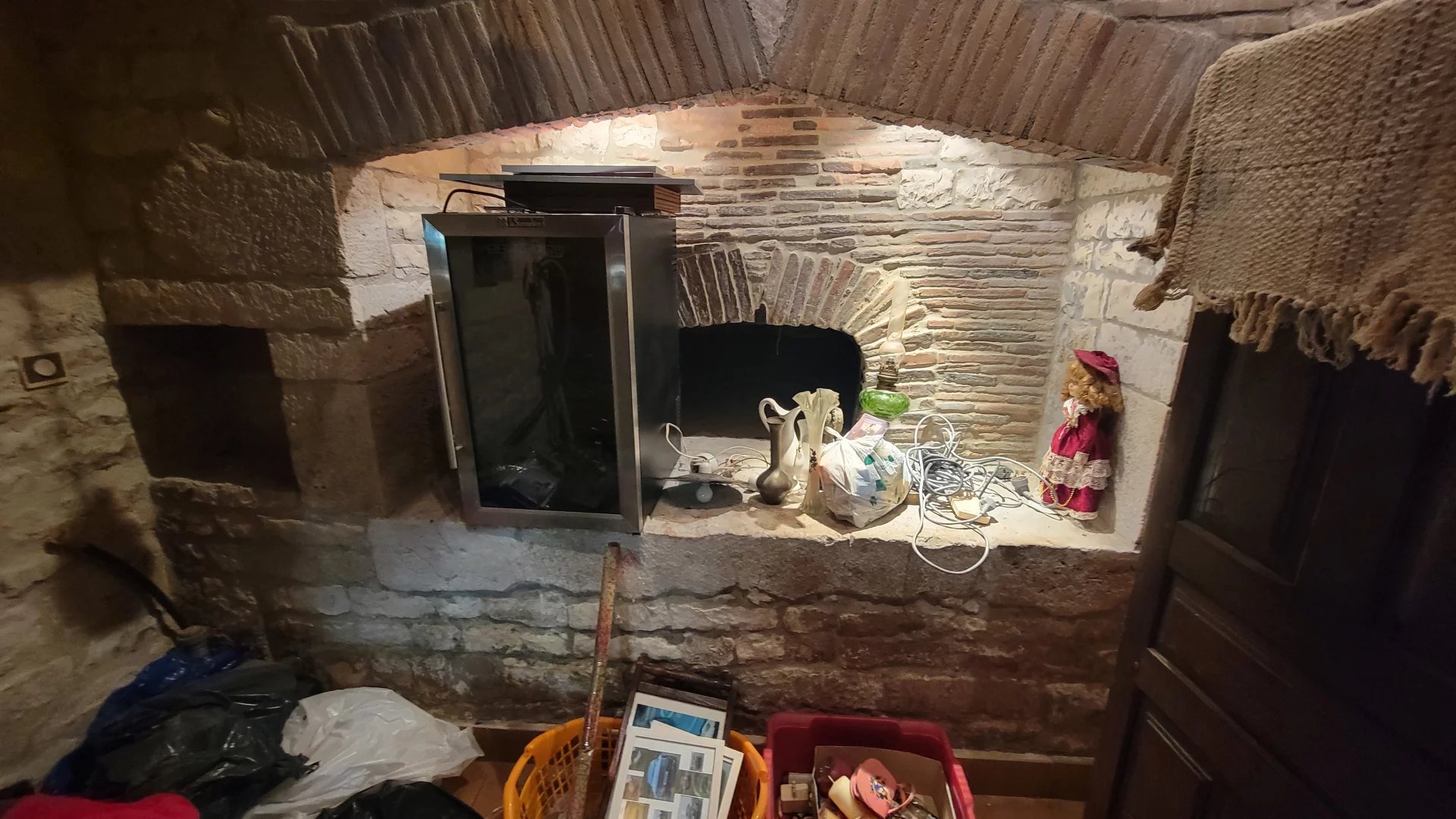 Property offering two houses and outbuildings, set in 1270 m² of land, Poitou-Charentes – France – BVI81872