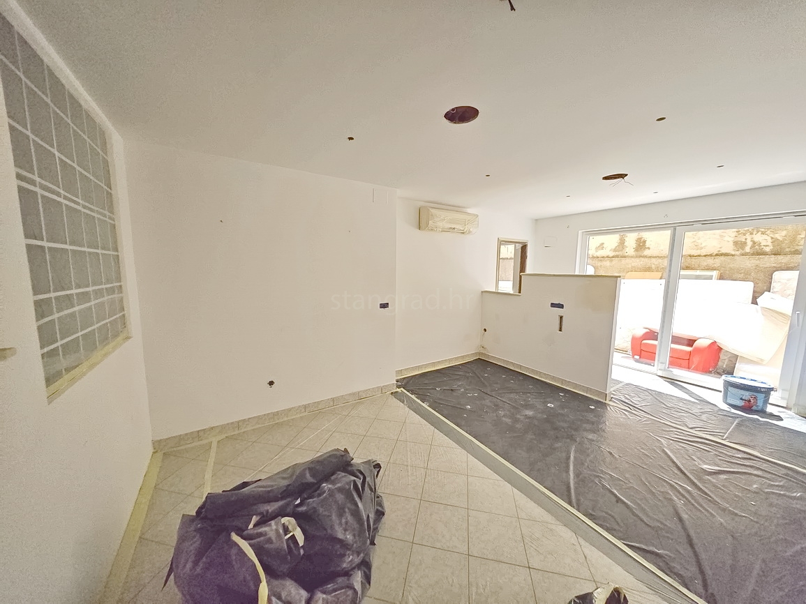 3 bedroom apartment in Omišalj, Croatia – 103456