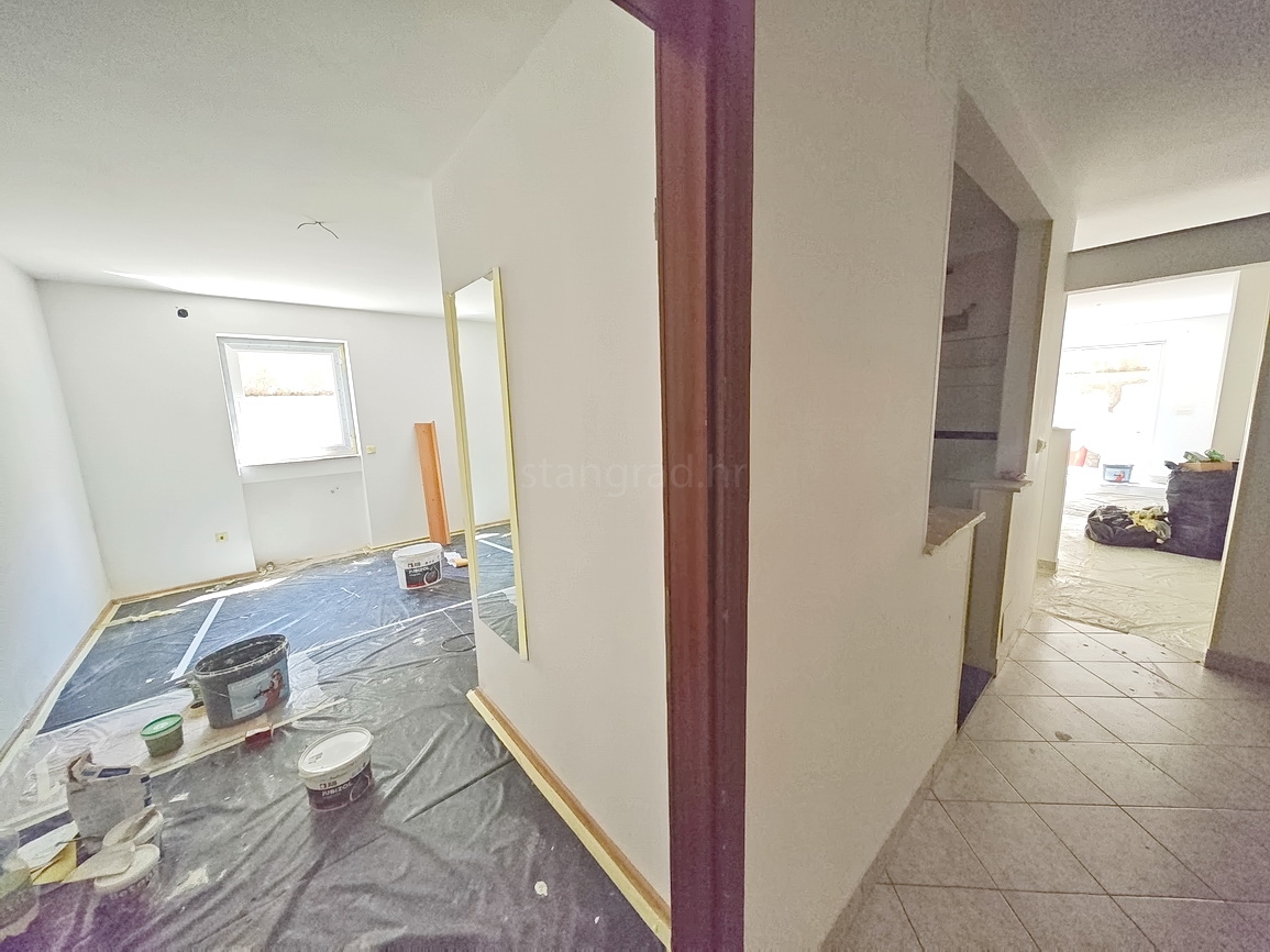 3 bedroom apartment in Omišalj, Croatia – 103456