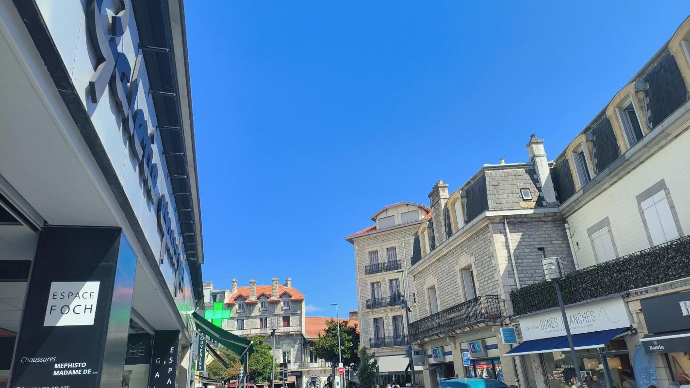 divers commerces in Biarritz, Pyrénées-Atlantiques, France – 3DFD2F286C994103