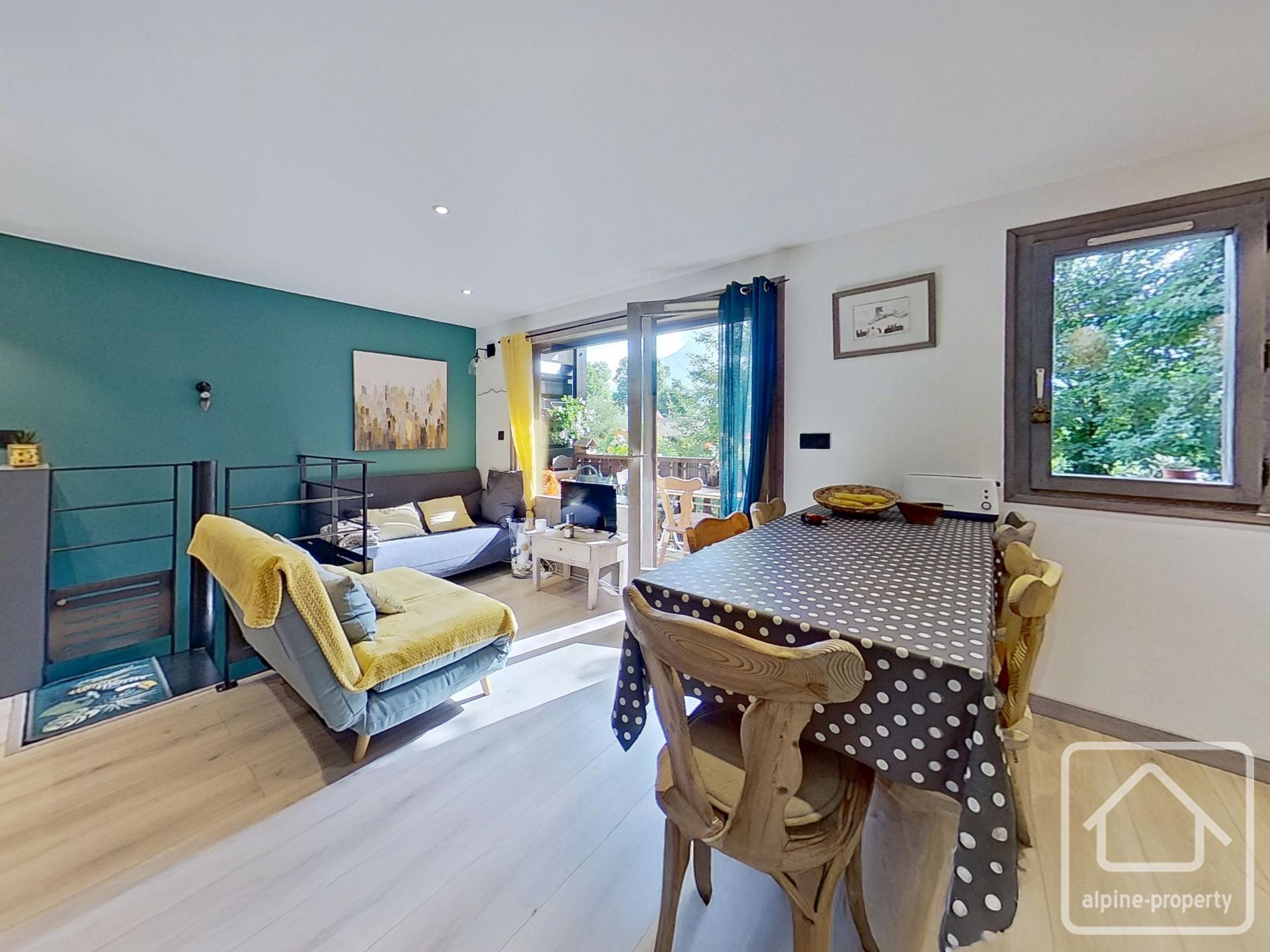 Renovated 2-bedroom Apartment Located In The Resort Centre, Sold With A Garage And A Storage Cellar. – APPTCRISTALSERV