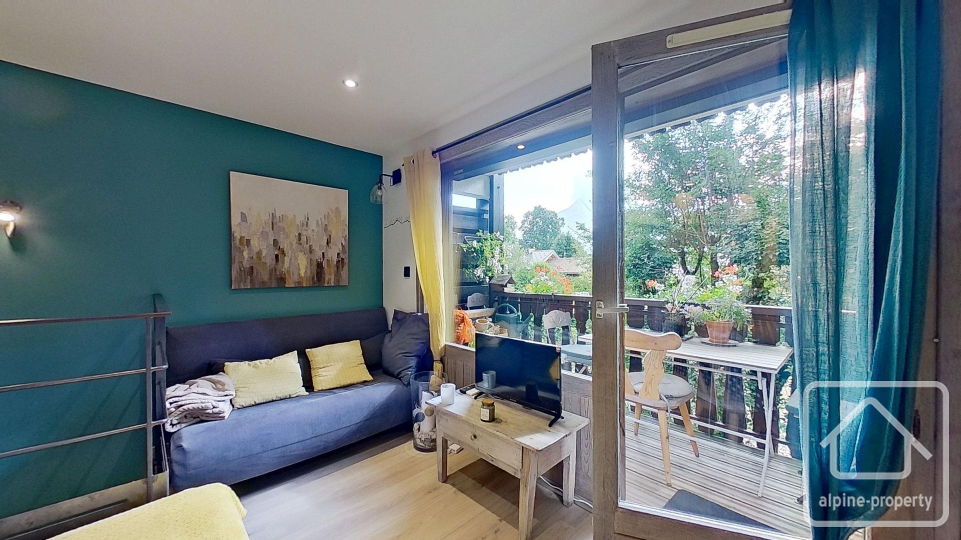 Renovated 2-bedroom Apartment Located In The Resort Centre, Sold With A Garage And A Storage Cellar. – APPTCRISTALSERV