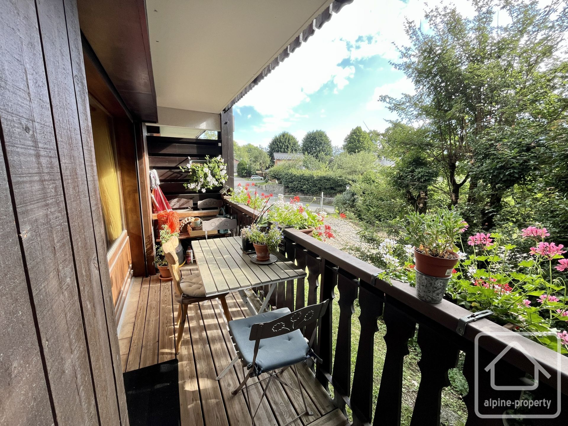 Renovated 2-bedroom Apartment Located In The Resort Centre, Sold With A Garage And A Storage Cellar. – APPTCRISTALSERV