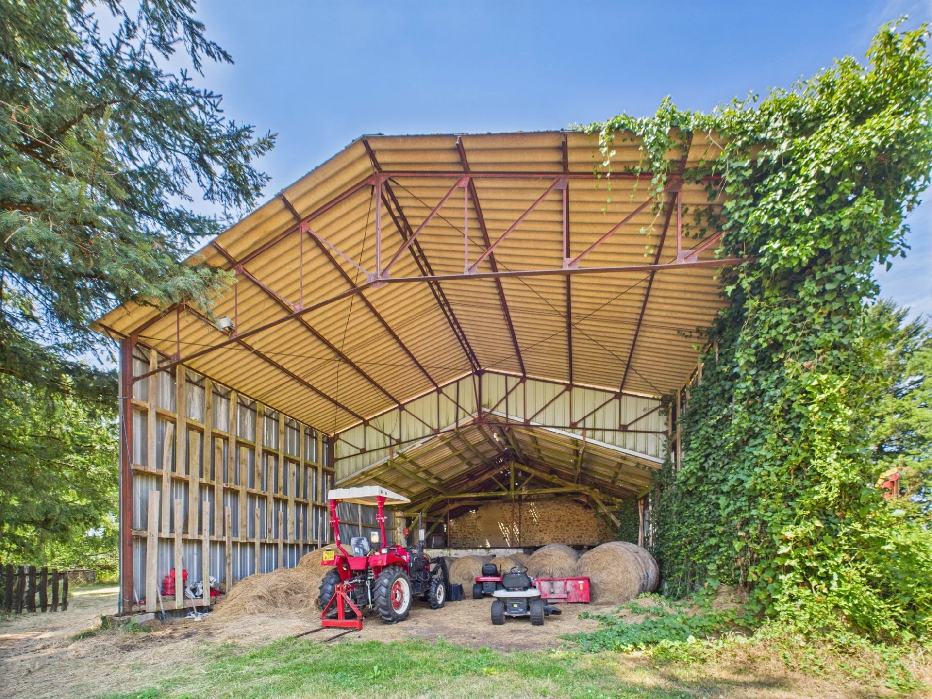 Farmhouse with 66 acres of certified organic land on the Limousin/Dordogne border, Limousin – France – BVI81411