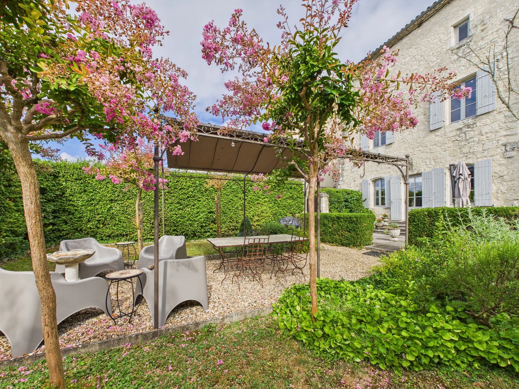 Elegant Medieval Village House in the Heart of Issigeac, Aquitaine – France – BVI81762