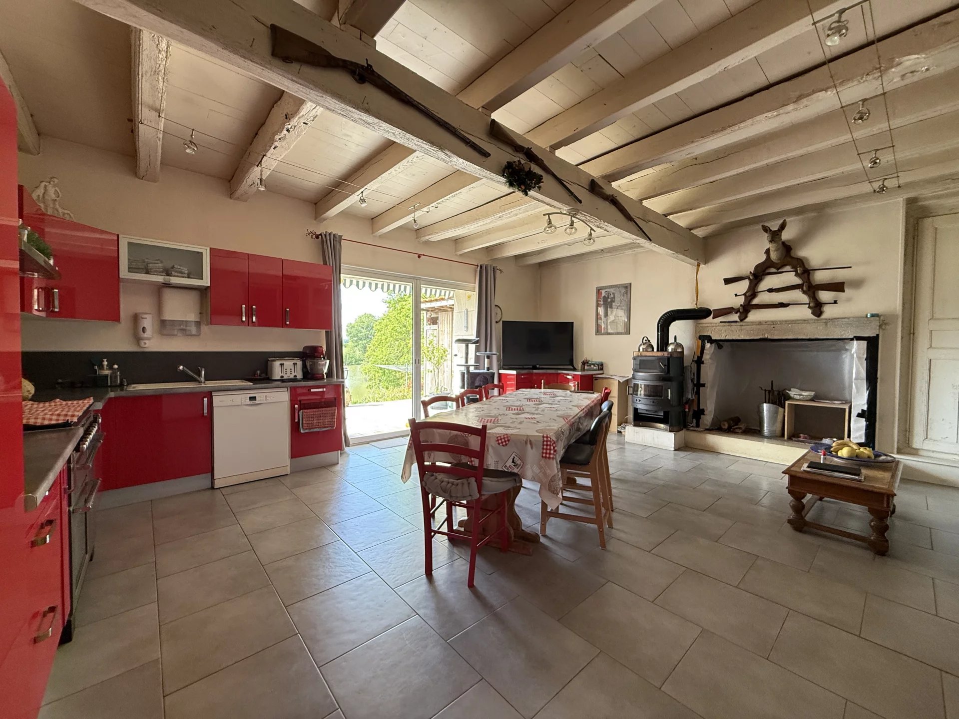 Exceptional location, 2 properties, a fishing pond and a business opportunity, Poitou-Charentes – France – BVI80731