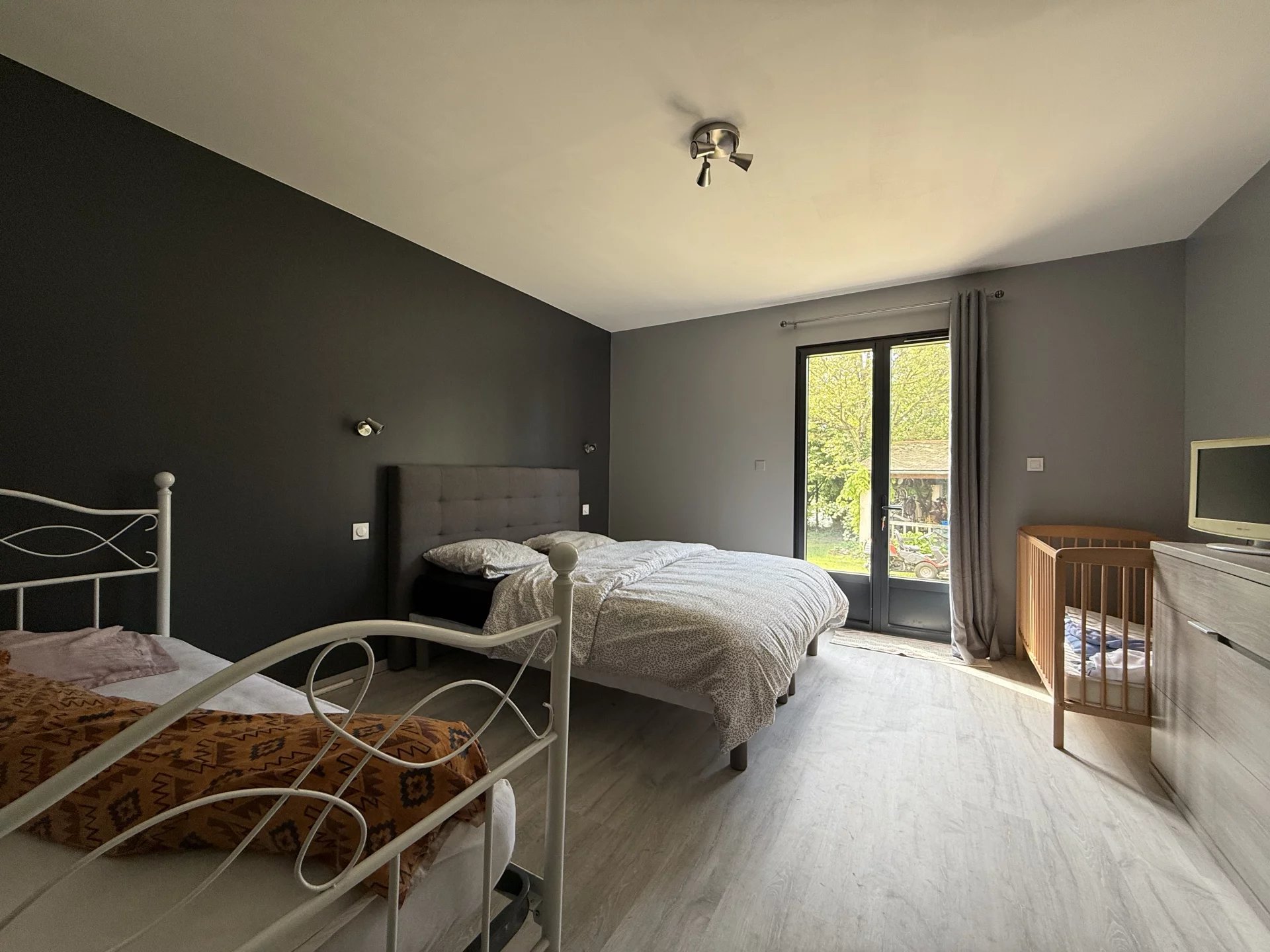 Exceptional location, 2 properties, a fishing pond and a business opportunity, Poitou-Charentes – France – BVI80731