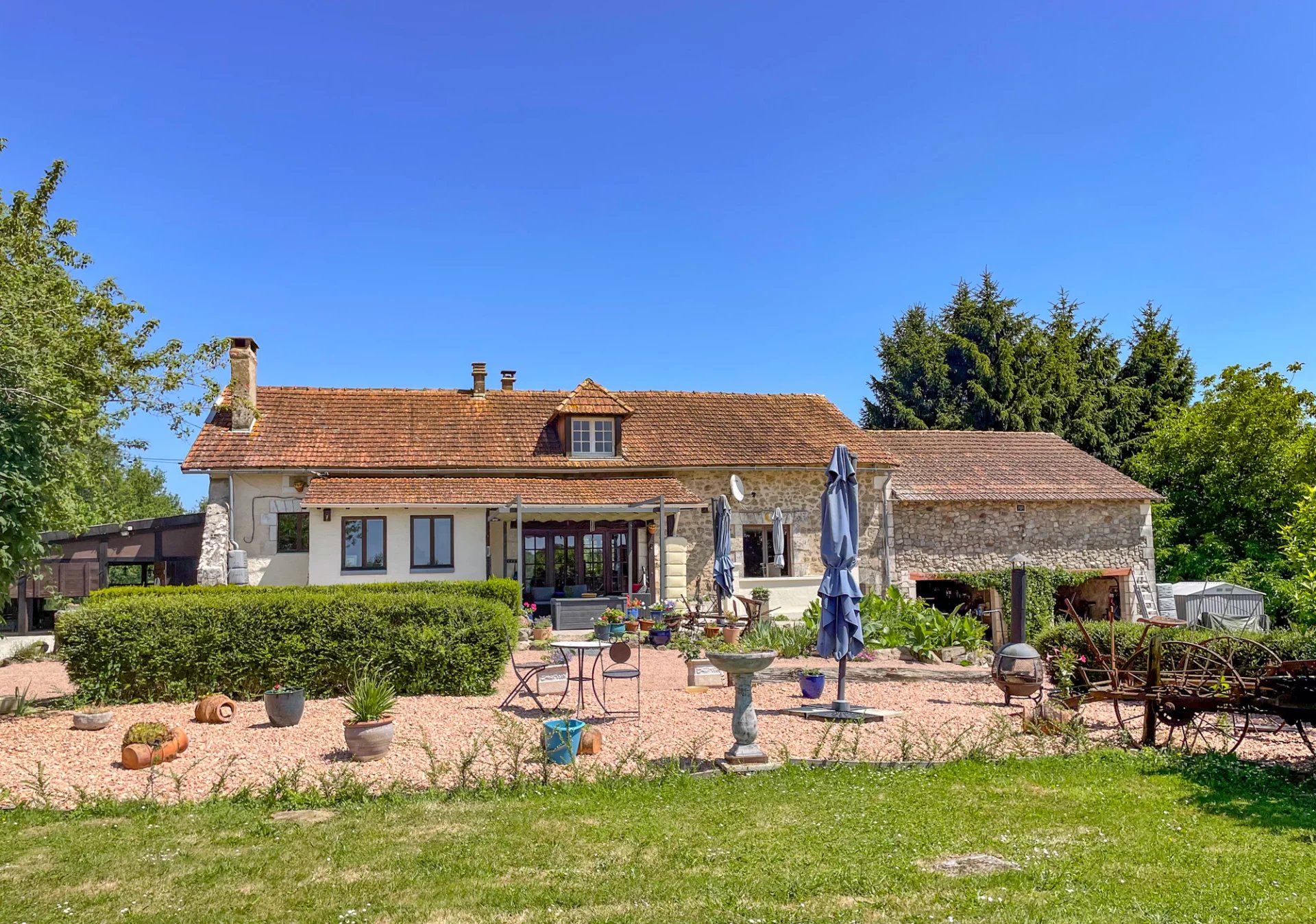 Lovely house with no neighbours yet close to amenities., Aquitaine – France – BVI81436