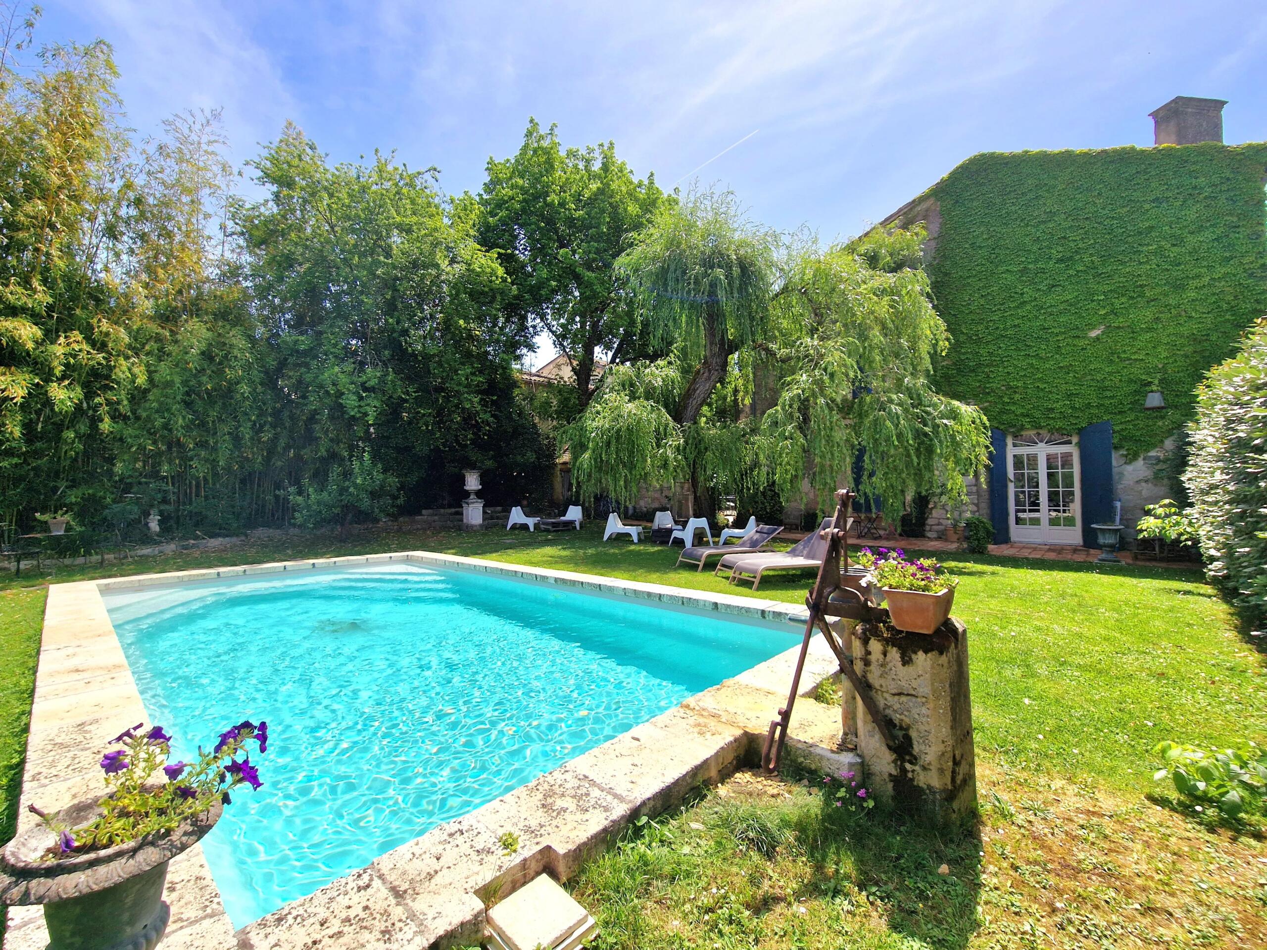Magnificent property in the heart of a lively bastide town, Aquitaine – France – BVI68182