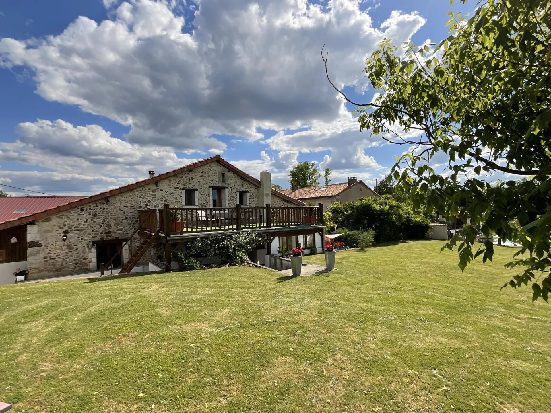 Stunning 6 bedroom barn conversion with countryside views, Aquitaine – France – BVI81945