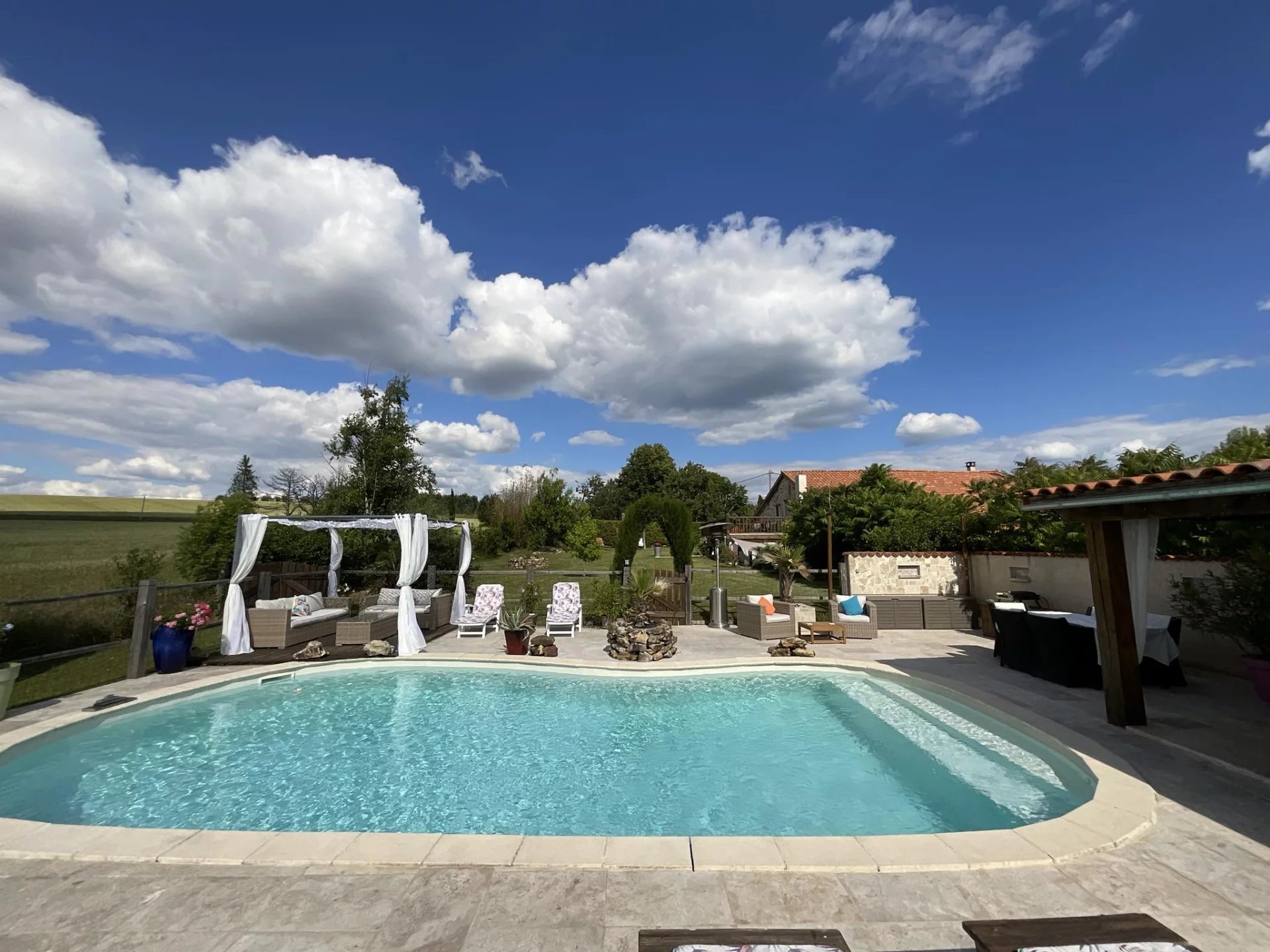 Stunning 6 bedroom barn conversion with countryside views, Aquitaine – France – BVI81945