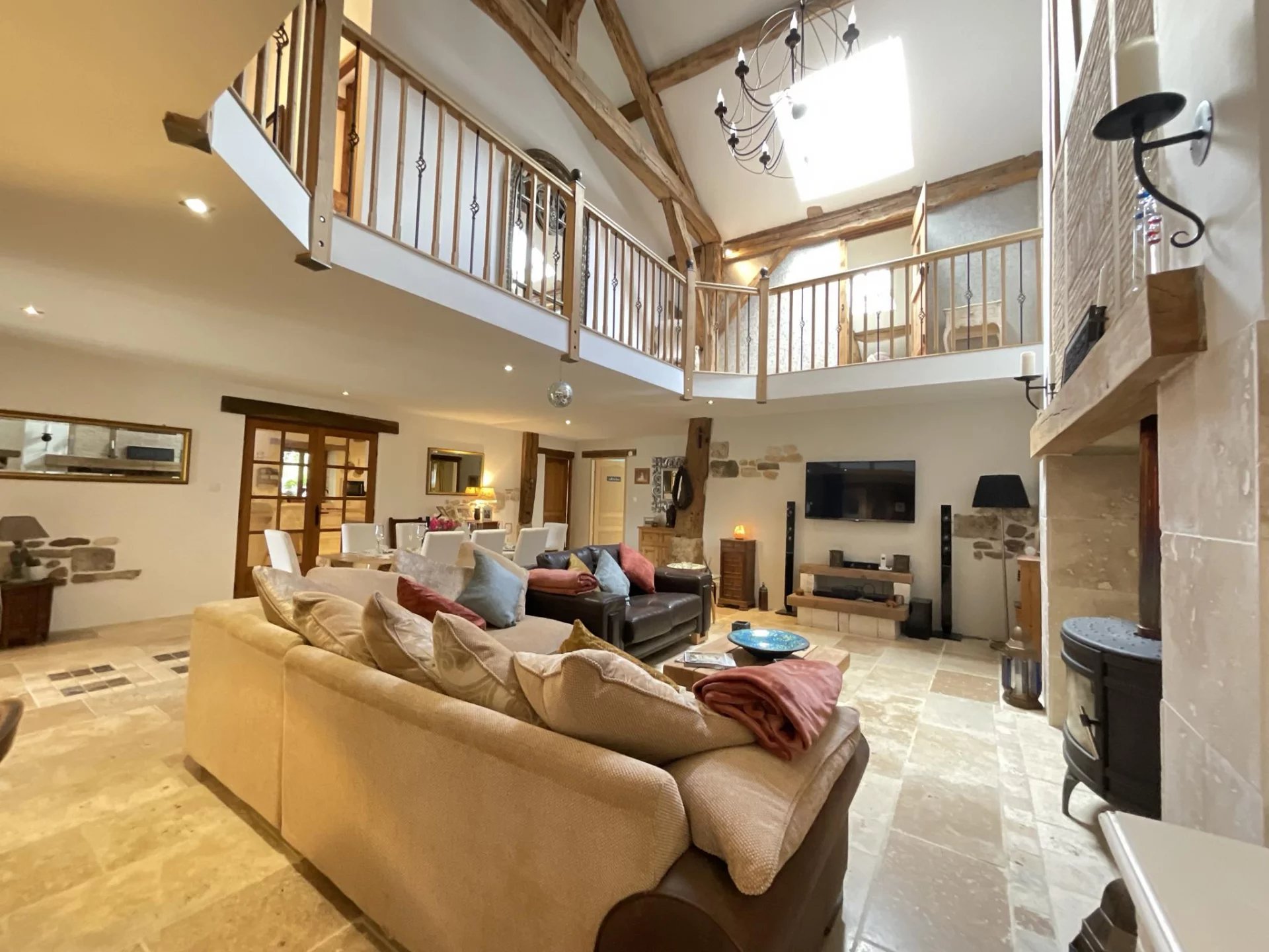 Stunning 6 bedroom barn conversion with countryside views, Aquitaine – France – BVI81945