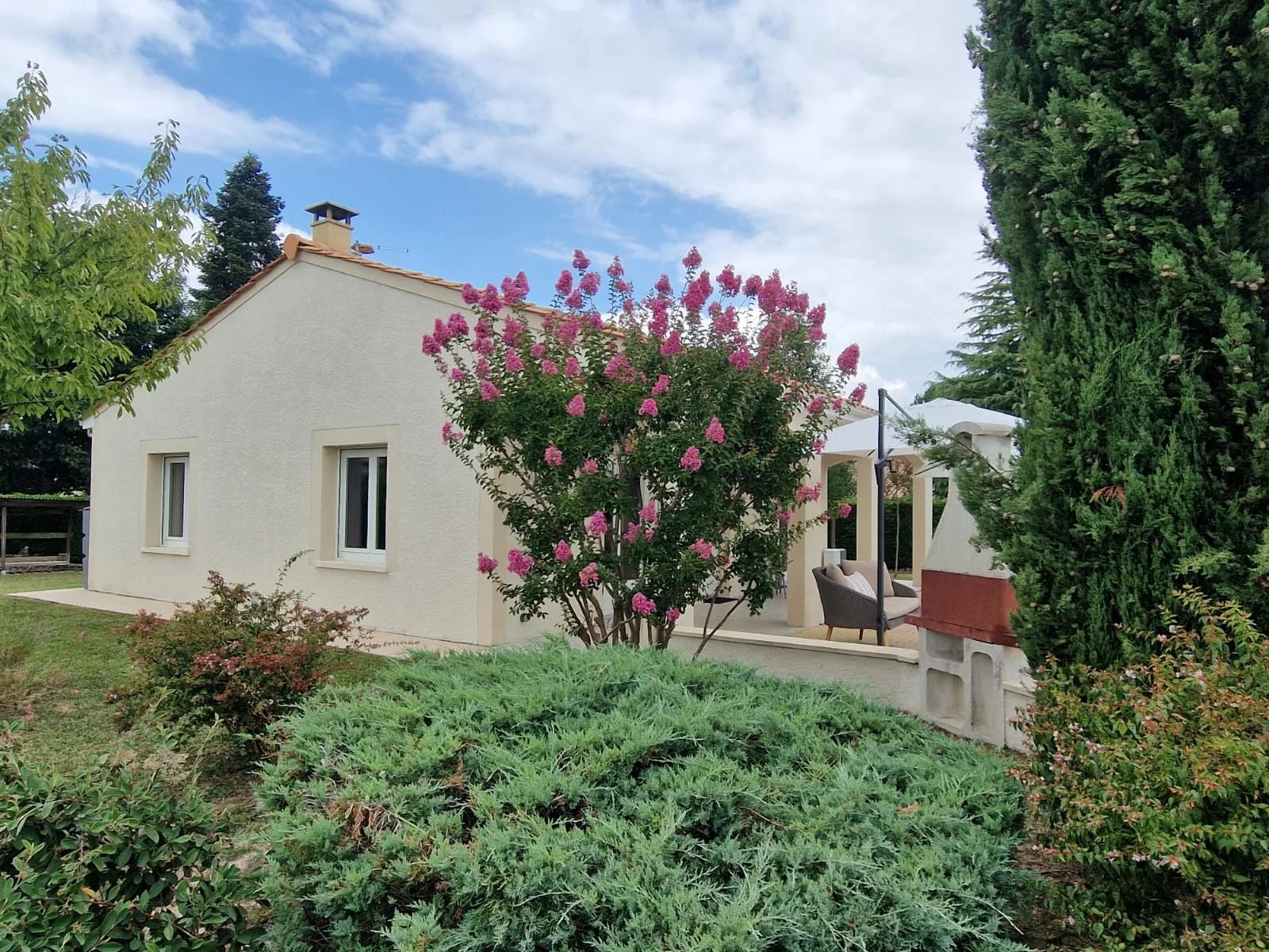 Immaculate 2-Bedroom Home on the Edge of a Thriving Market Town, Aquitaine – France – BVI78535