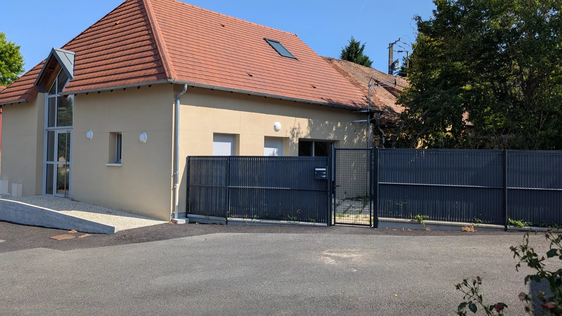 Renovated house with charm and modern comfort – Class A, Poitou-Charentes – France – BVI81846