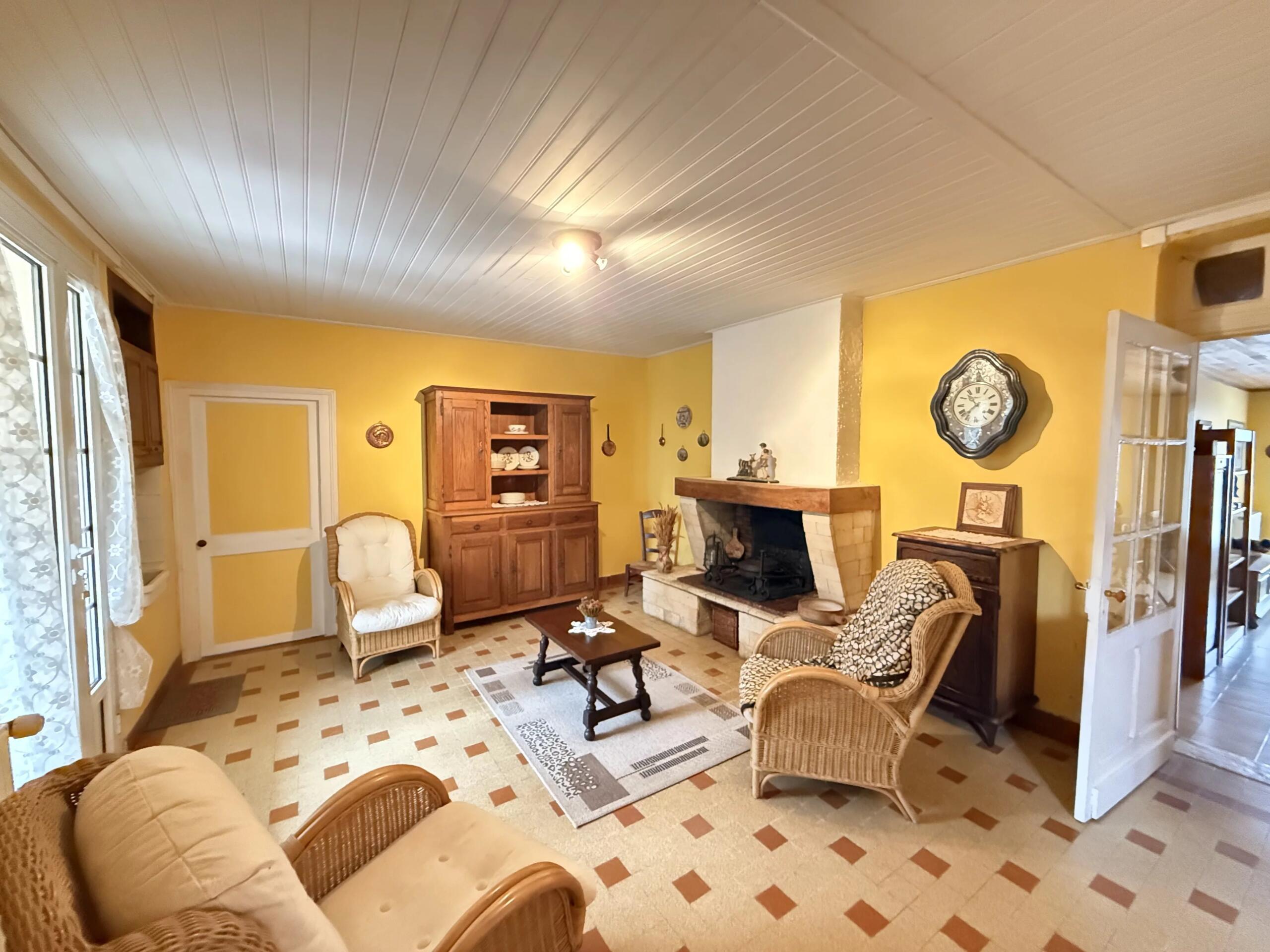 Stone house with outbuildings set in over 6 hectares, Aquitaine – France – BVI82023