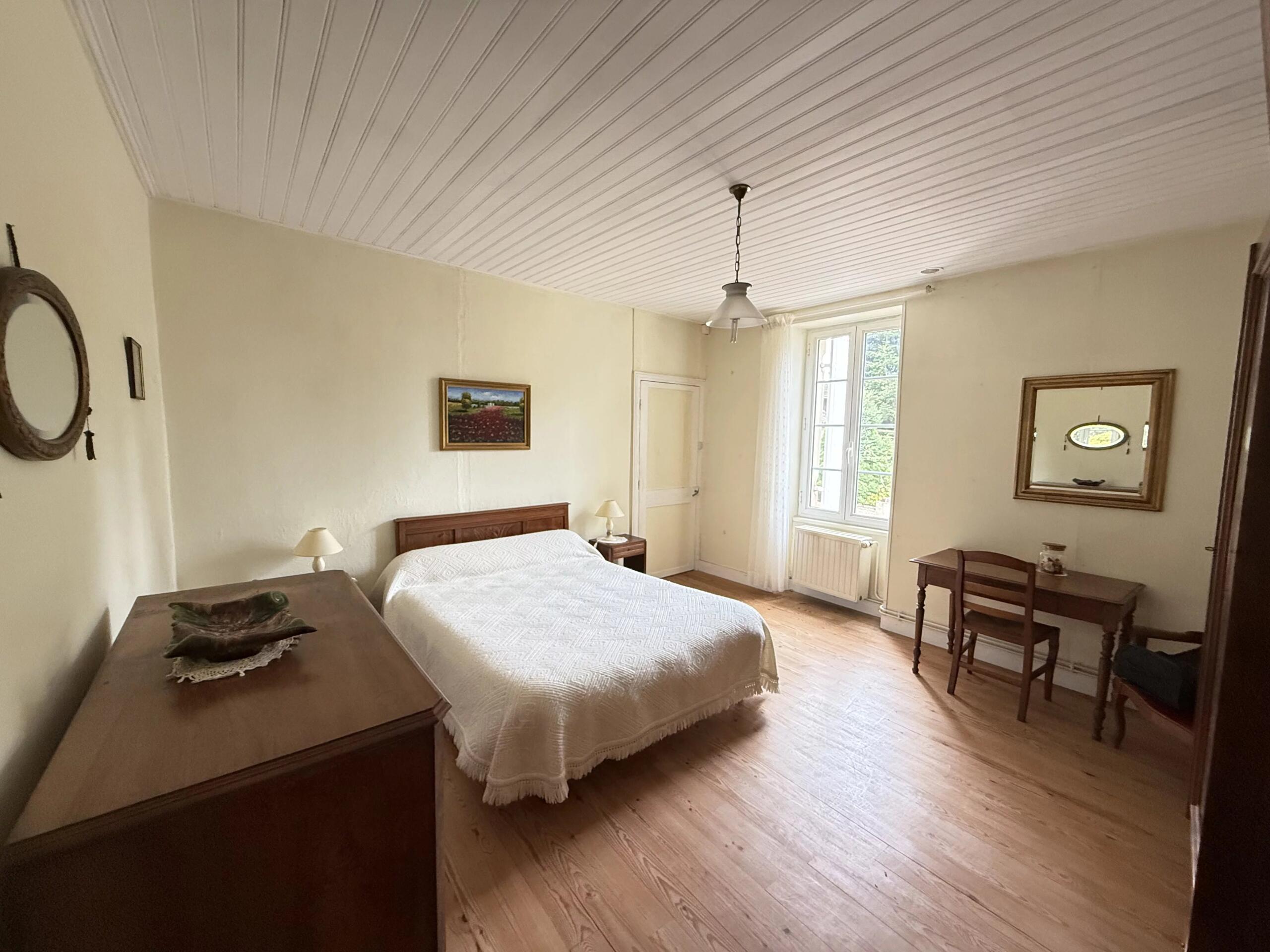 Stone house with outbuildings set in over 6 hectares, Aquitaine – France – BVI82023