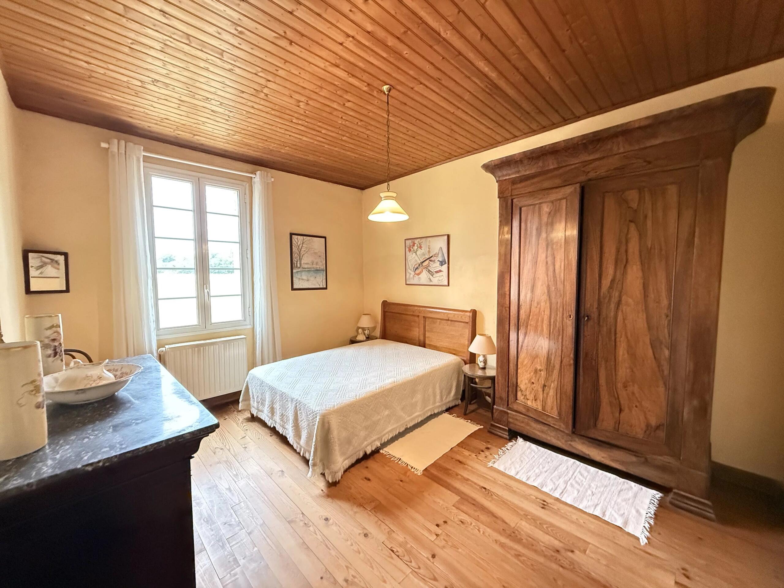 Stone house with outbuildings set in over 6 hectares, Aquitaine – France – BVI82023