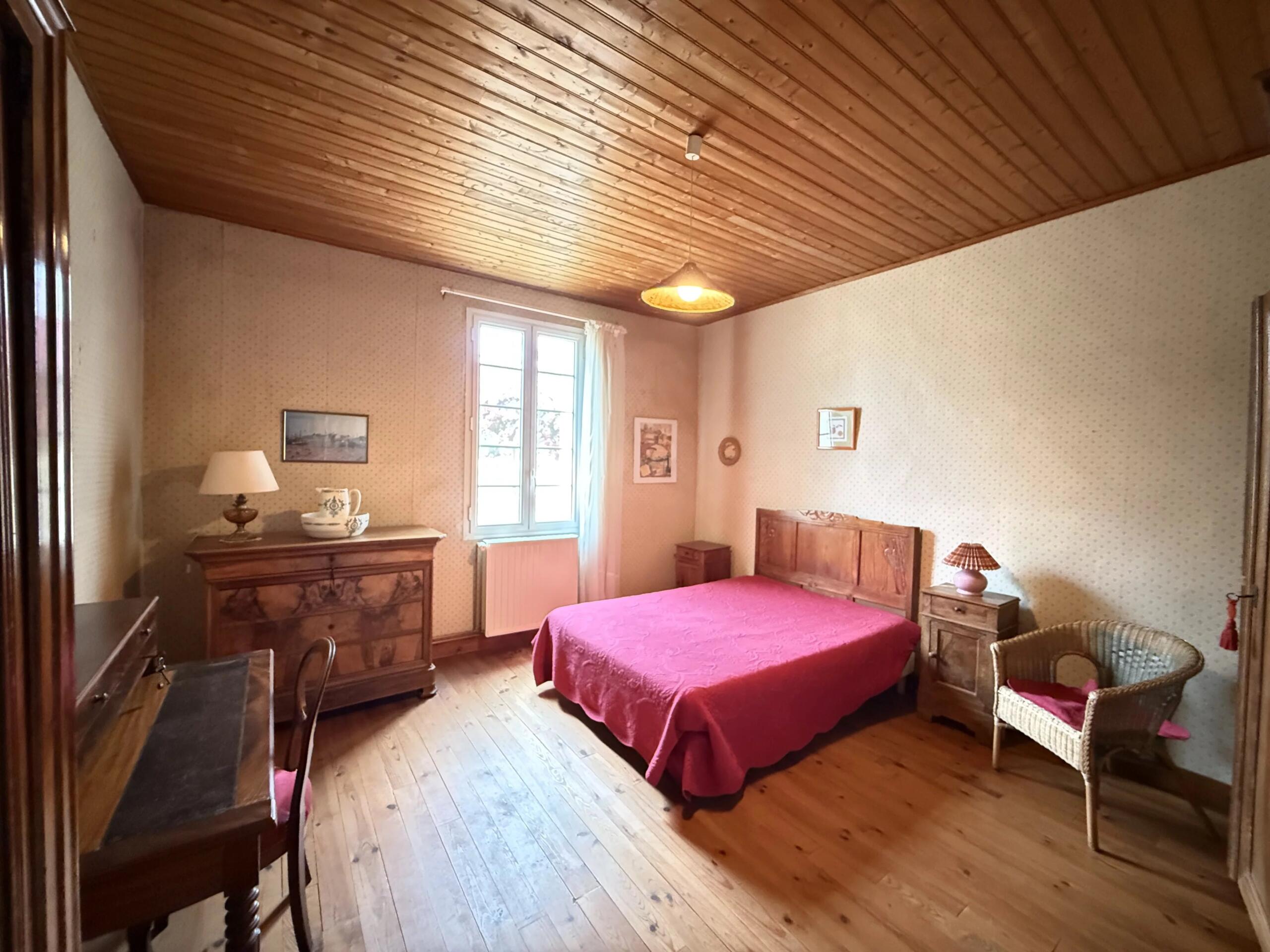 Stone house with outbuildings set in over 6 hectares, Aquitaine – France – BVI82023