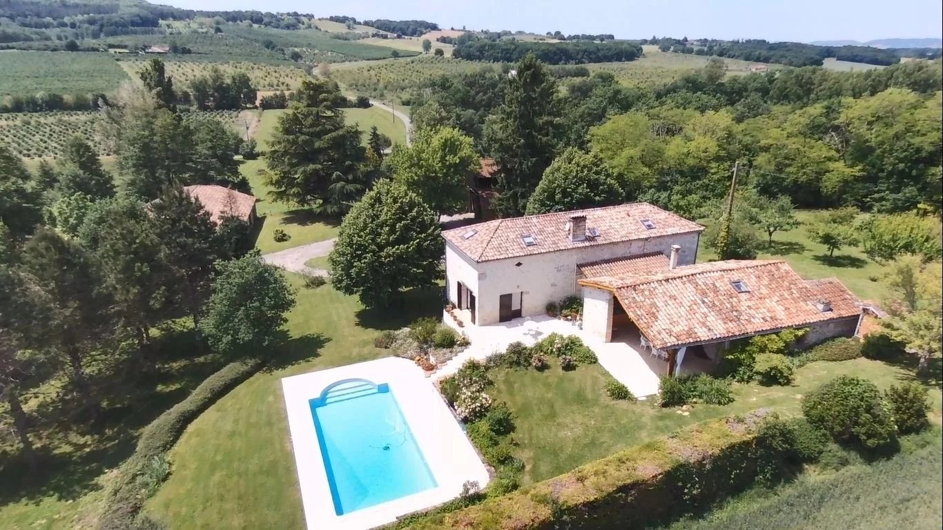 Impressive stone property with pool and private gardens, Aquitaine – France – BVI81465