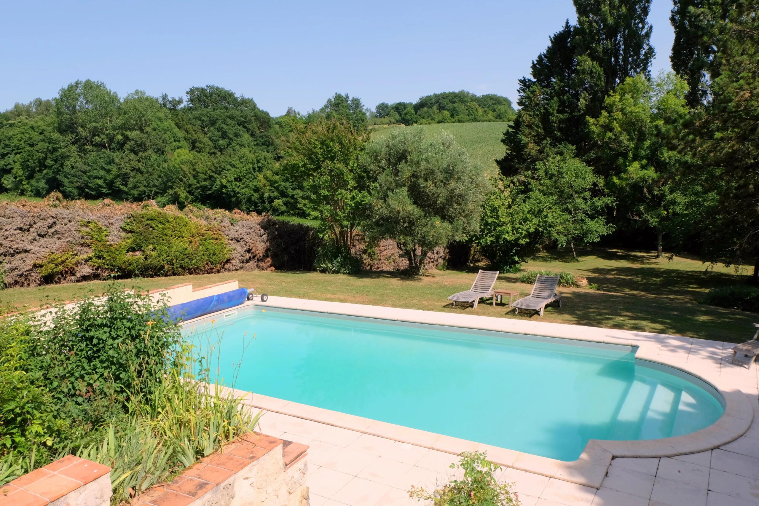 Impressive stone property with pool and private gardens, Aquitaine – France – BVI81465